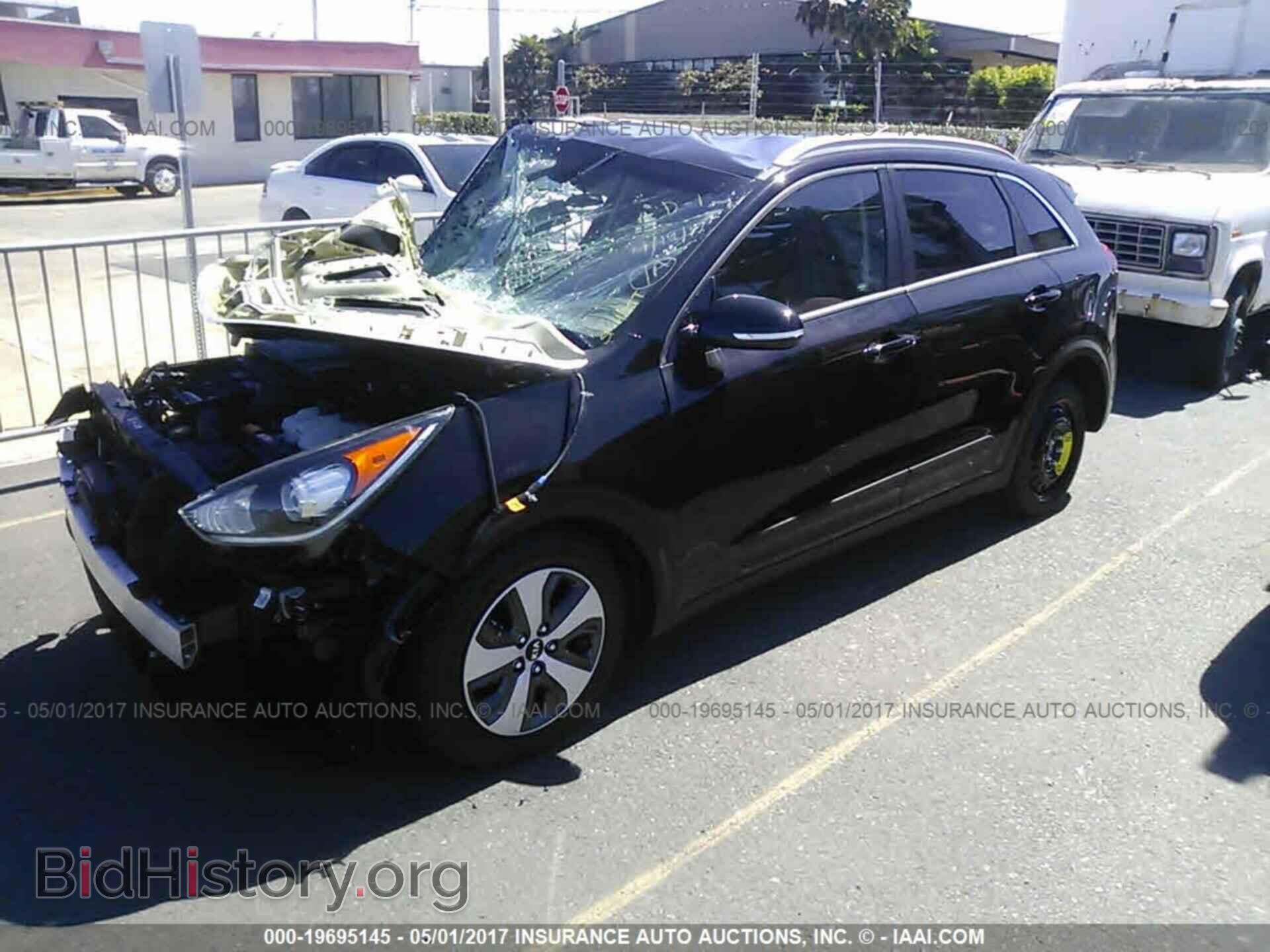 2017 Kia Niro - VIN: KNDCC3LC6H5045650 - Фото 2