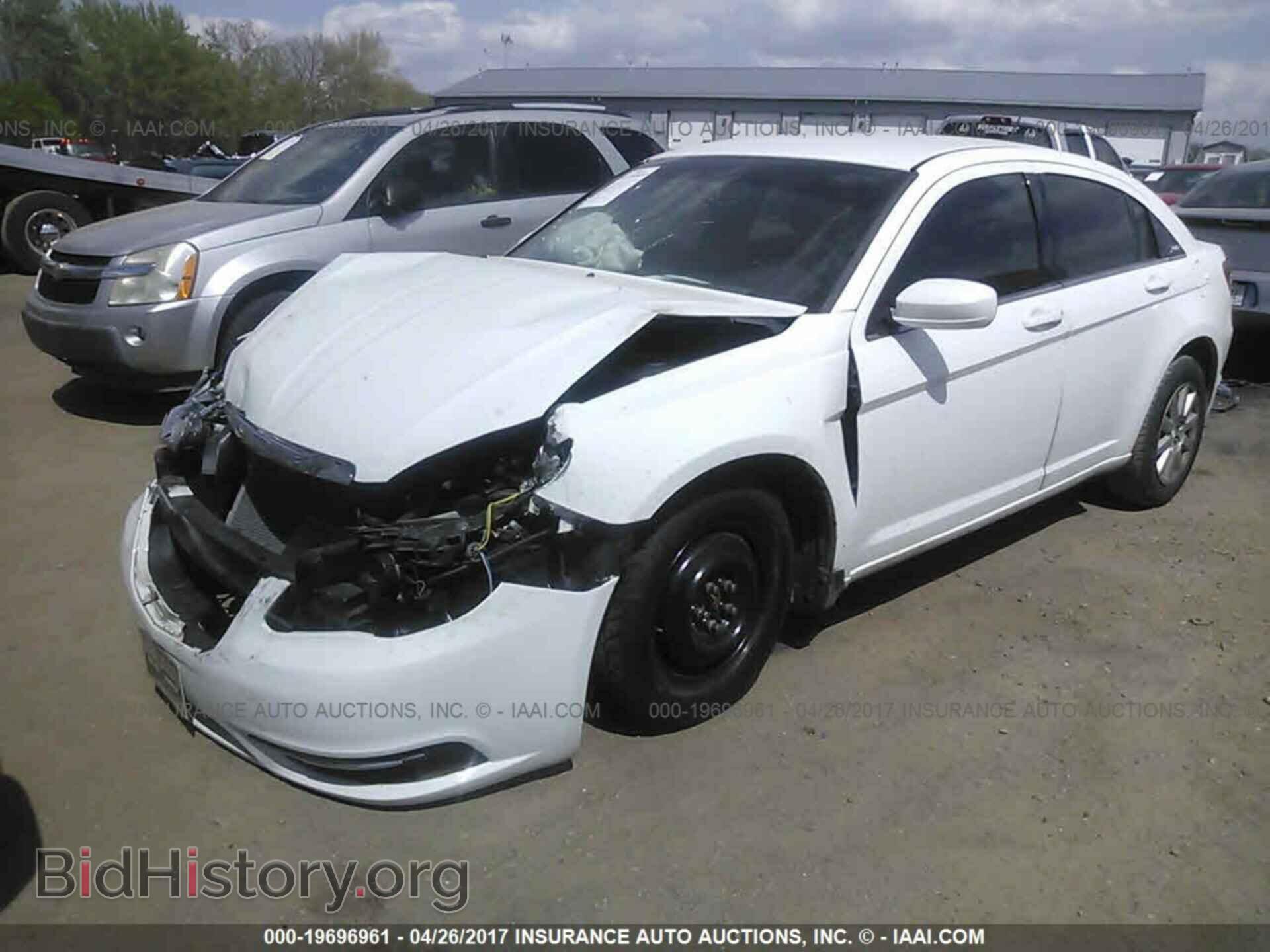 2012 Chrysler 200 - VIN: 1C3CCBBB5CN146582 - Фото 2