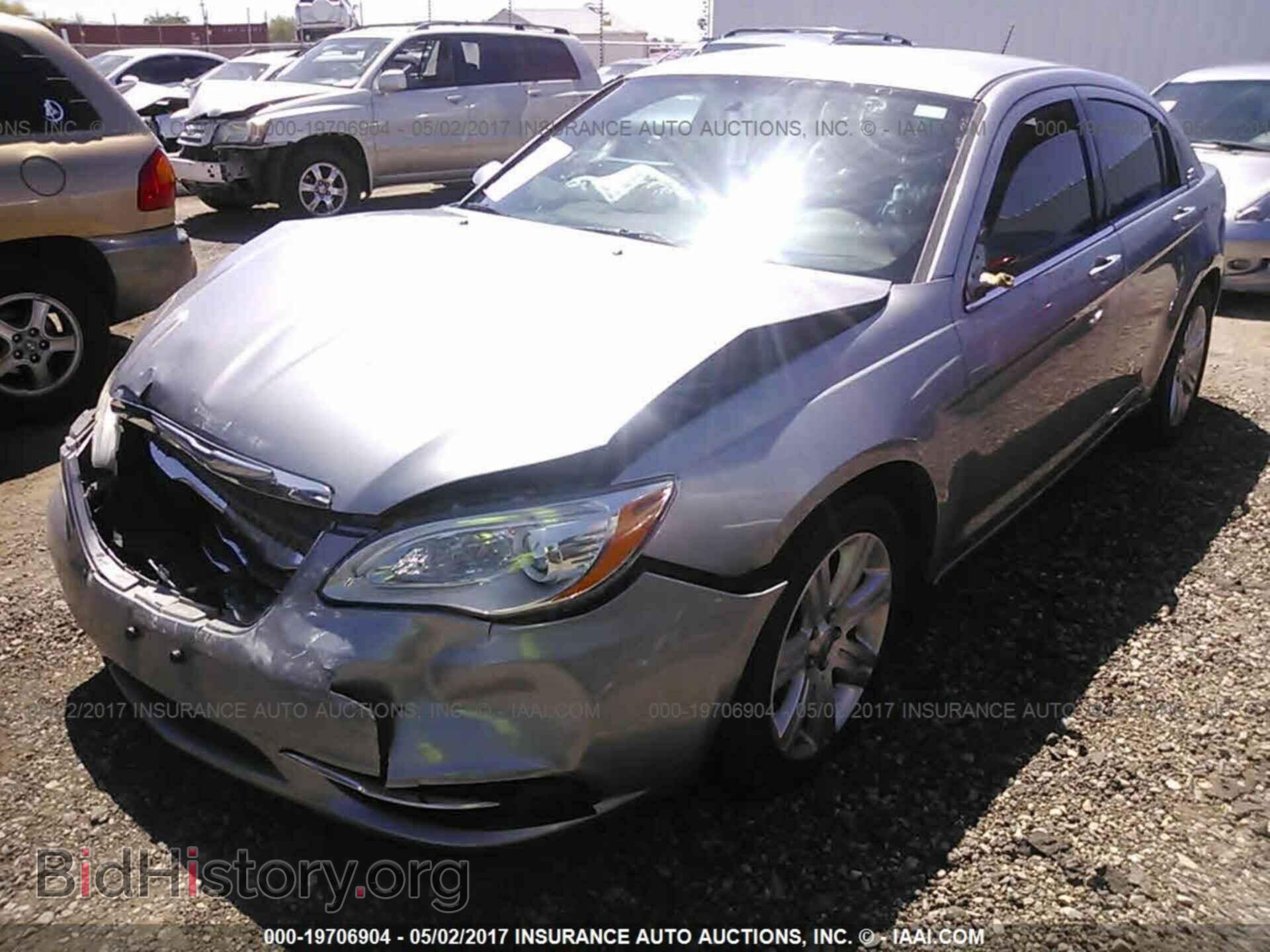 2013 Chrysler 200 - VIN: 1C3CCBAB3DN647652 - Photo 2