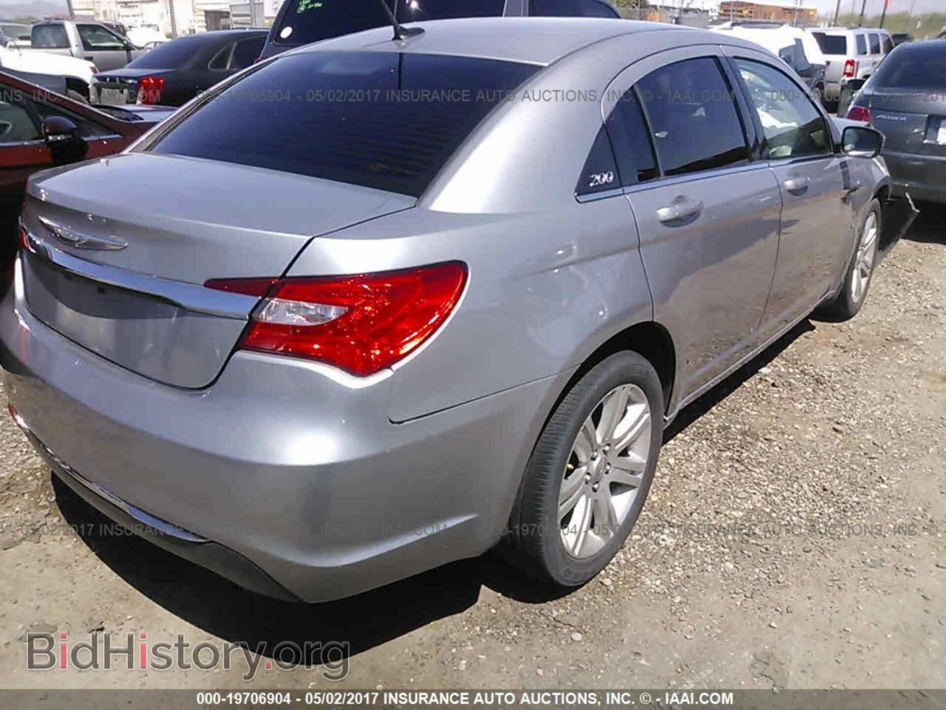 2013 Chrysler 200 - VIN: 1C3CCBAB3DN647652 - Photo 4