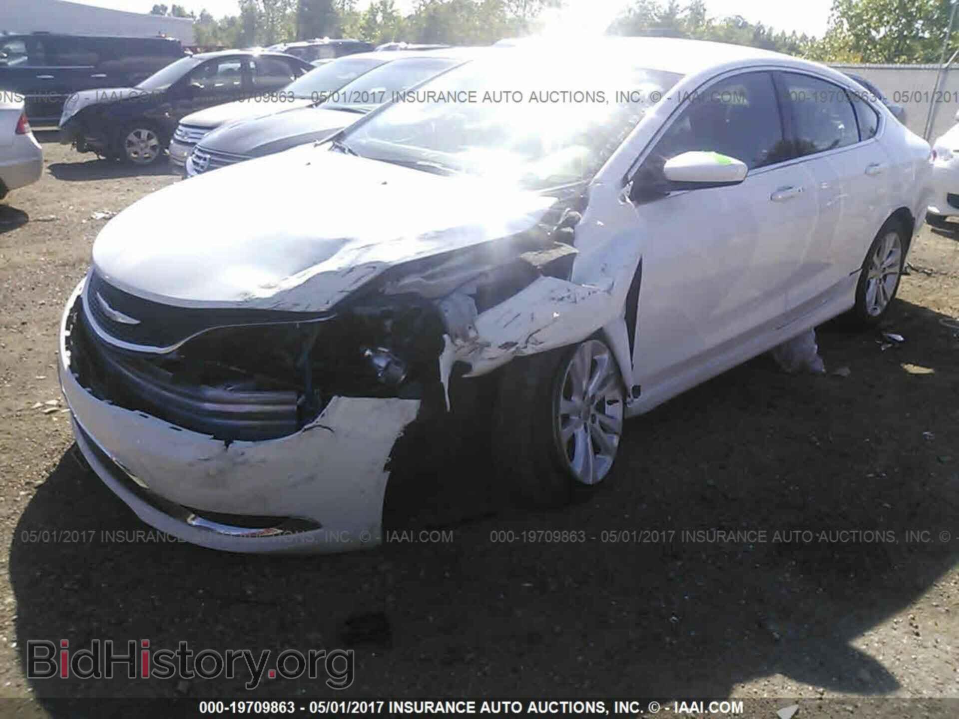 2015 Chrysler 200 - VIN: 1C3CCCAB2FN591230 - Photo 2