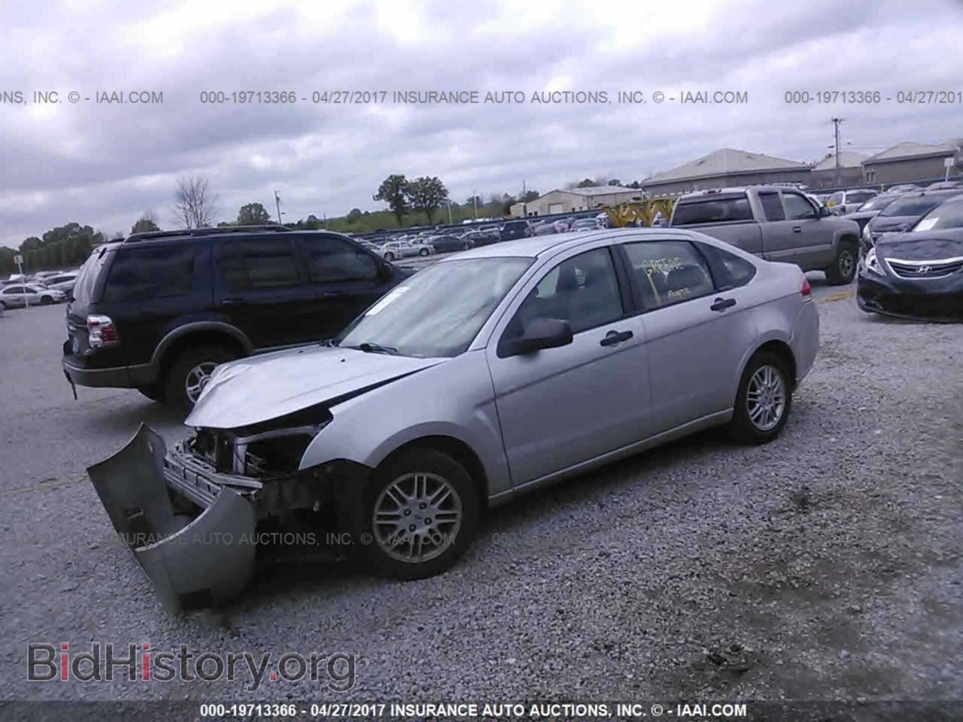 2011 Ford Focus - VIN: 1FAHP3FN6BW201541 - Фото 2
