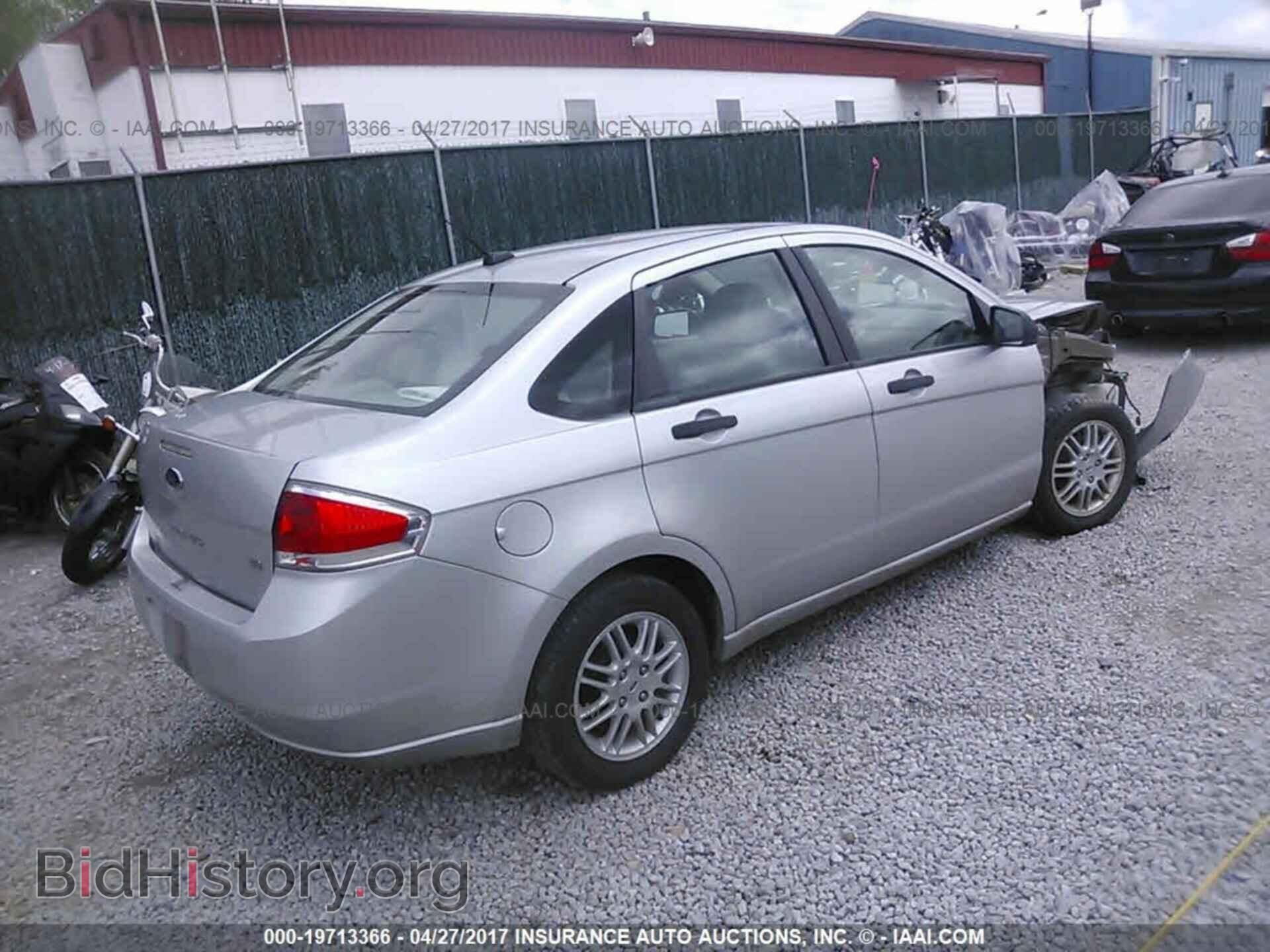 2011 Ford Focus - VIN: 1FAHP3FN6BW201541 - Фото 4