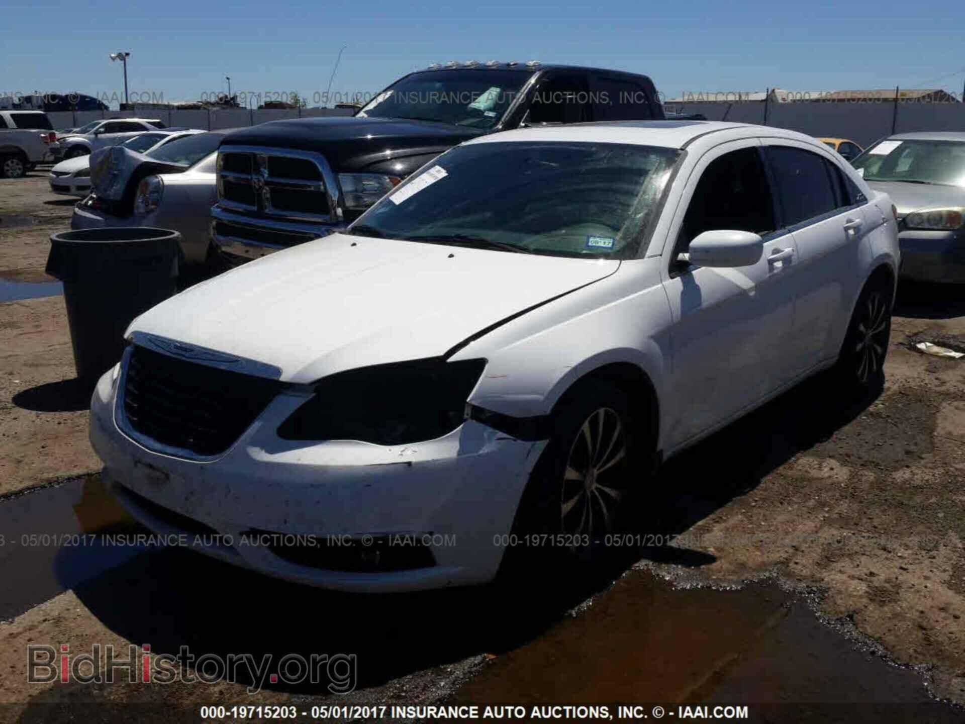2013 Chrysler 200 - VIN: 1C3CCBBB6DN513720 - Photo 2
