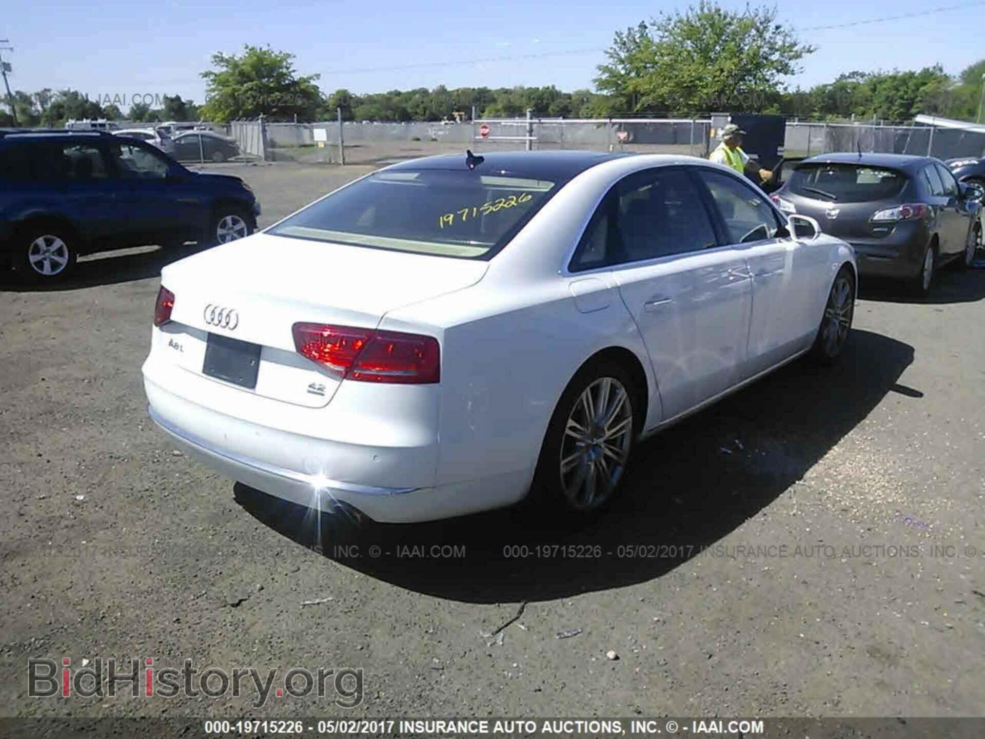 2011 Audi A8 - VIN: WAURVAFD5BN027092 - Photo 4
