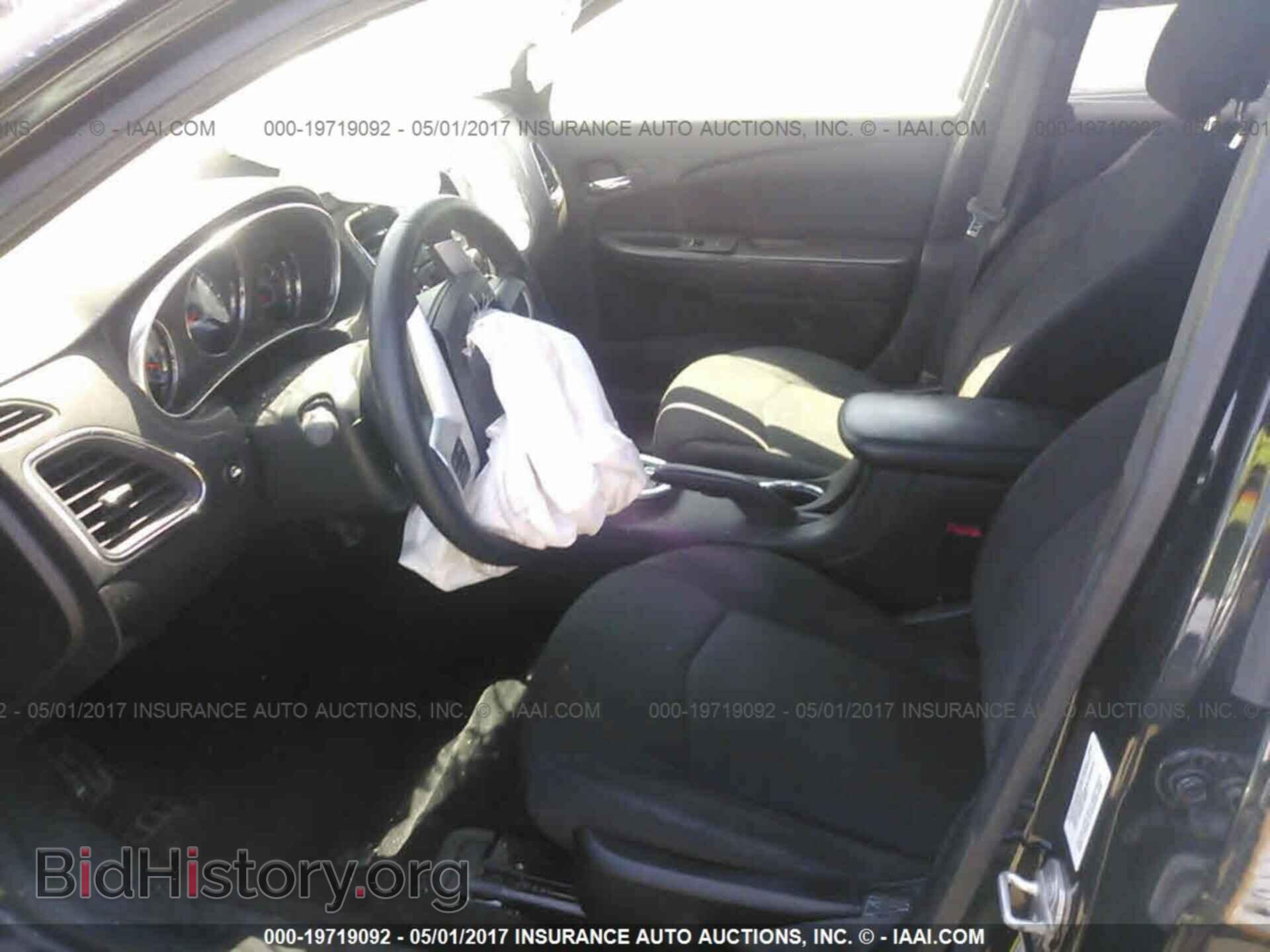 2014 Chrysler 200 - VIN: 1C3CCBBG2EN114669 - Фото 5