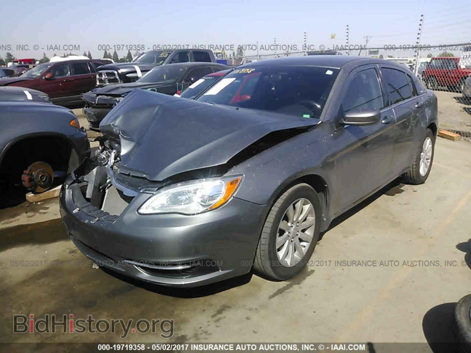 2012 Chrysler 200 - VIN: 1C3CCBBBXCN113741 - Фото 2