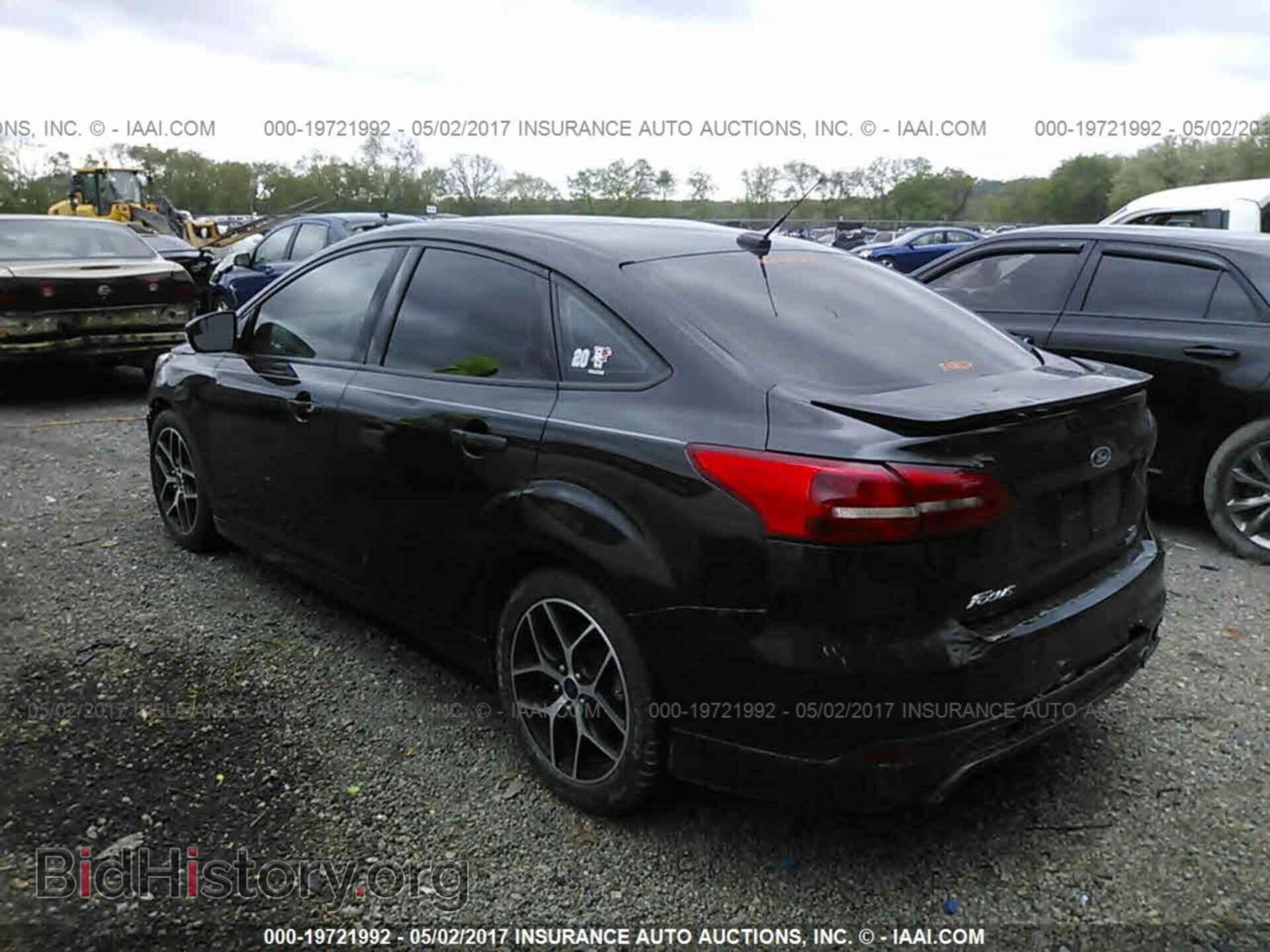 2015 Ford Focus - VIN: 1FADP3FE3FL218660 - Photo 3