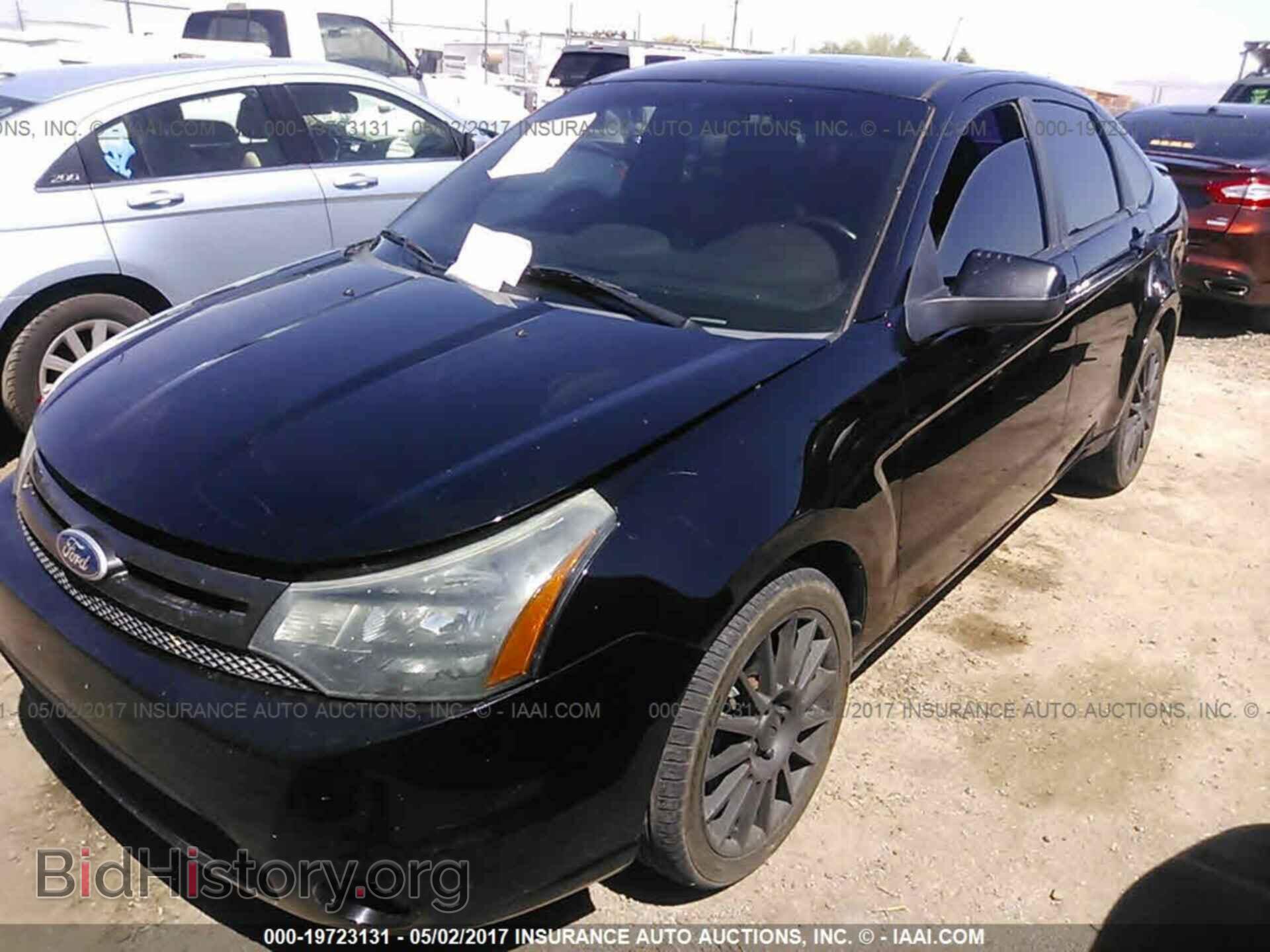 2011 Ford Focus - VIN: 1FAHP3GNXBW108388 - Фото 2