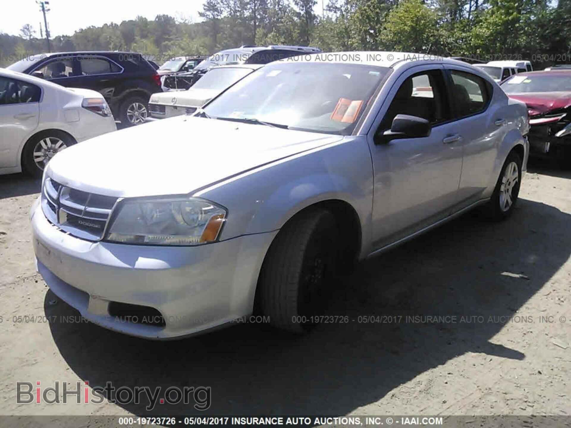 2011 Dodge Avenger - VIN: 1B3BD4FB8BN556237 - Фото 2