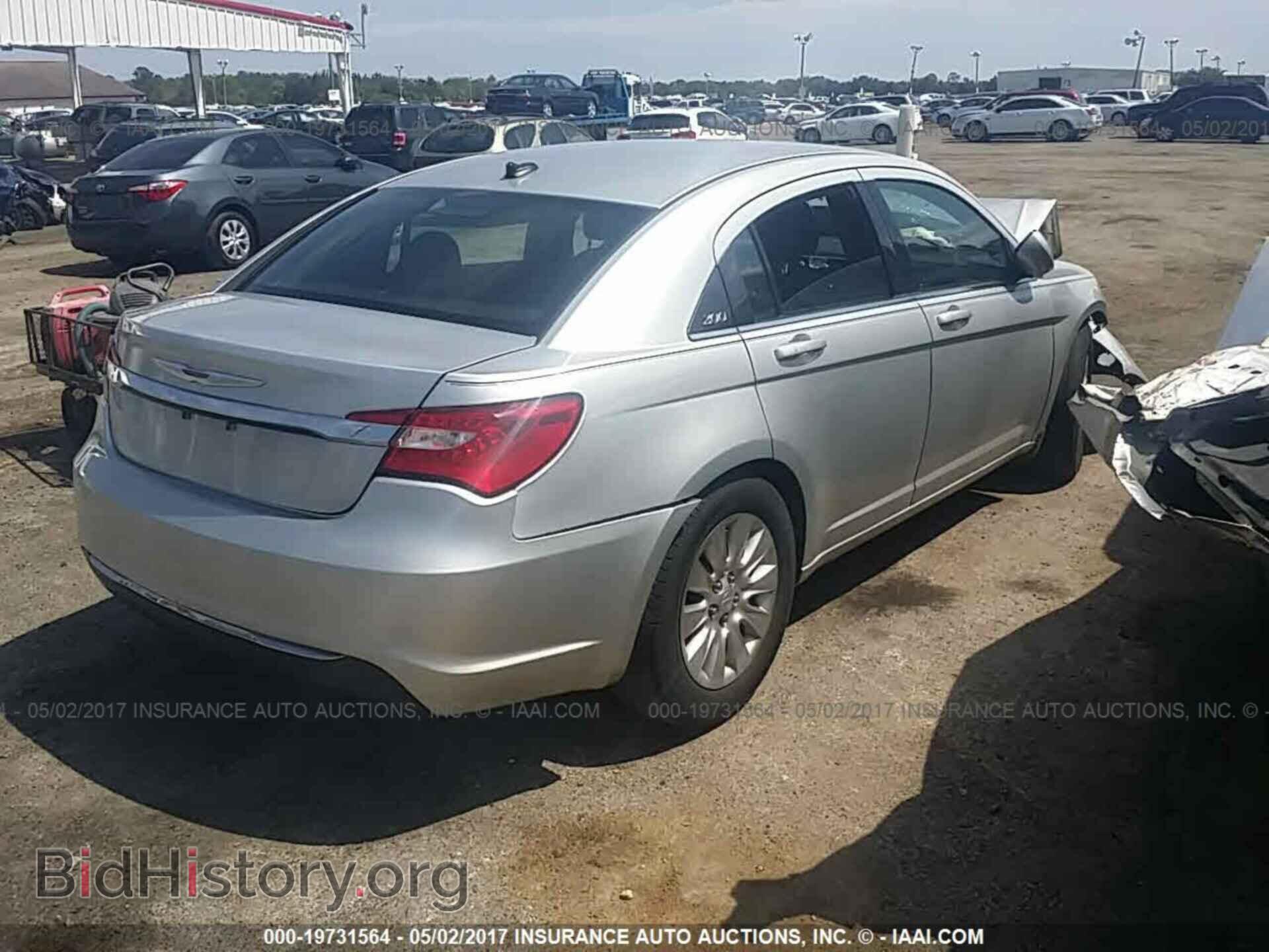 2012 Chrysler 200 - VIN: 1C3CCBAB8CN319352 - Photo 4