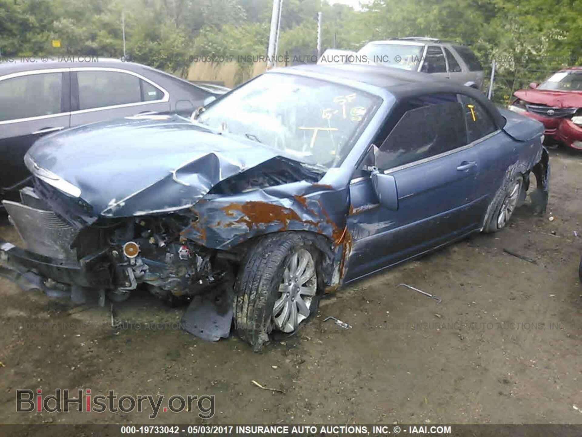 2011 Chrysler 200 - VIN: 1C3BC2EG8BN592307 - Фото 2