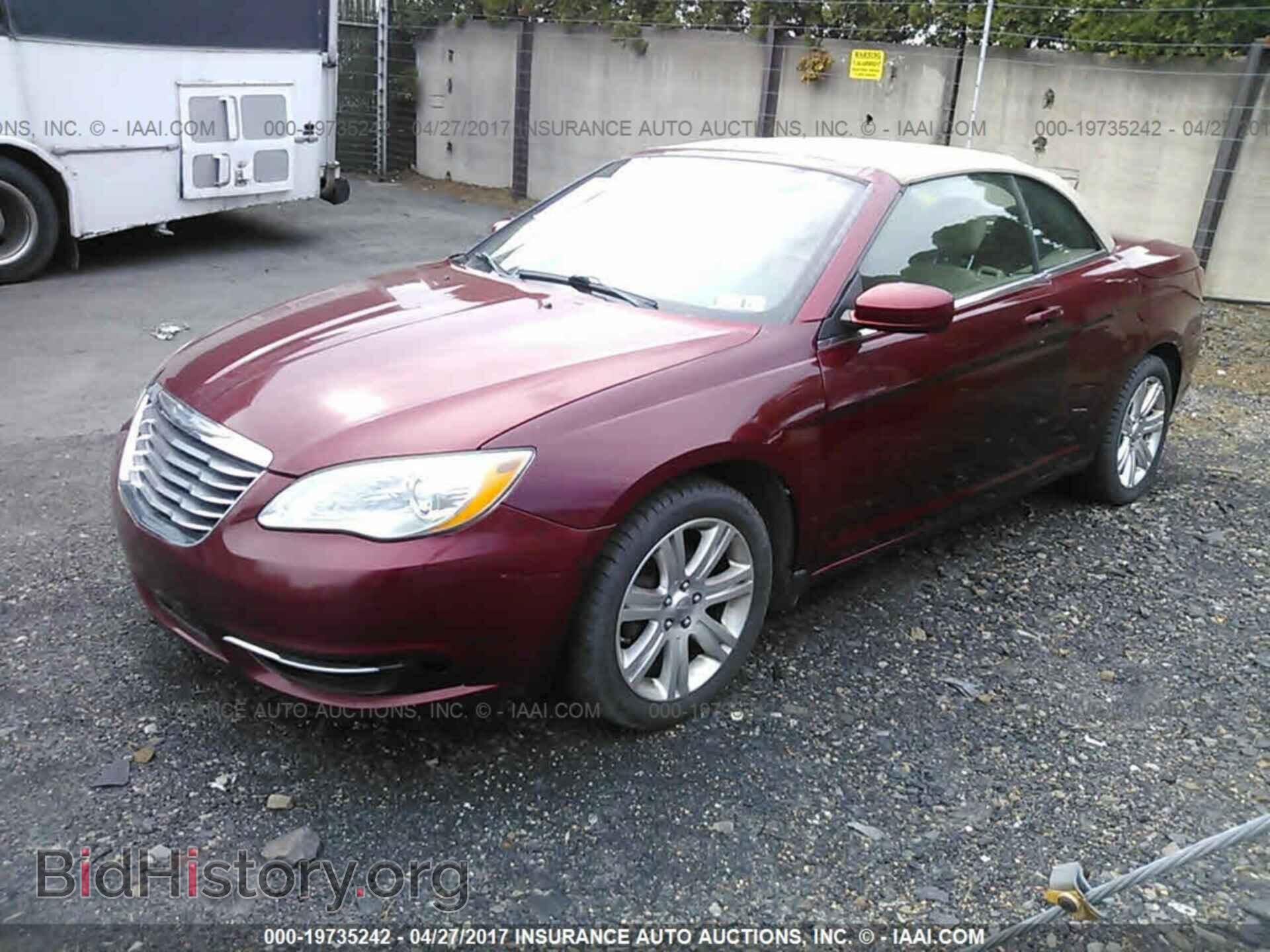 2012 Chrysler 200 - VIN: 1C3BCBEB3CN192385 - Photo 2