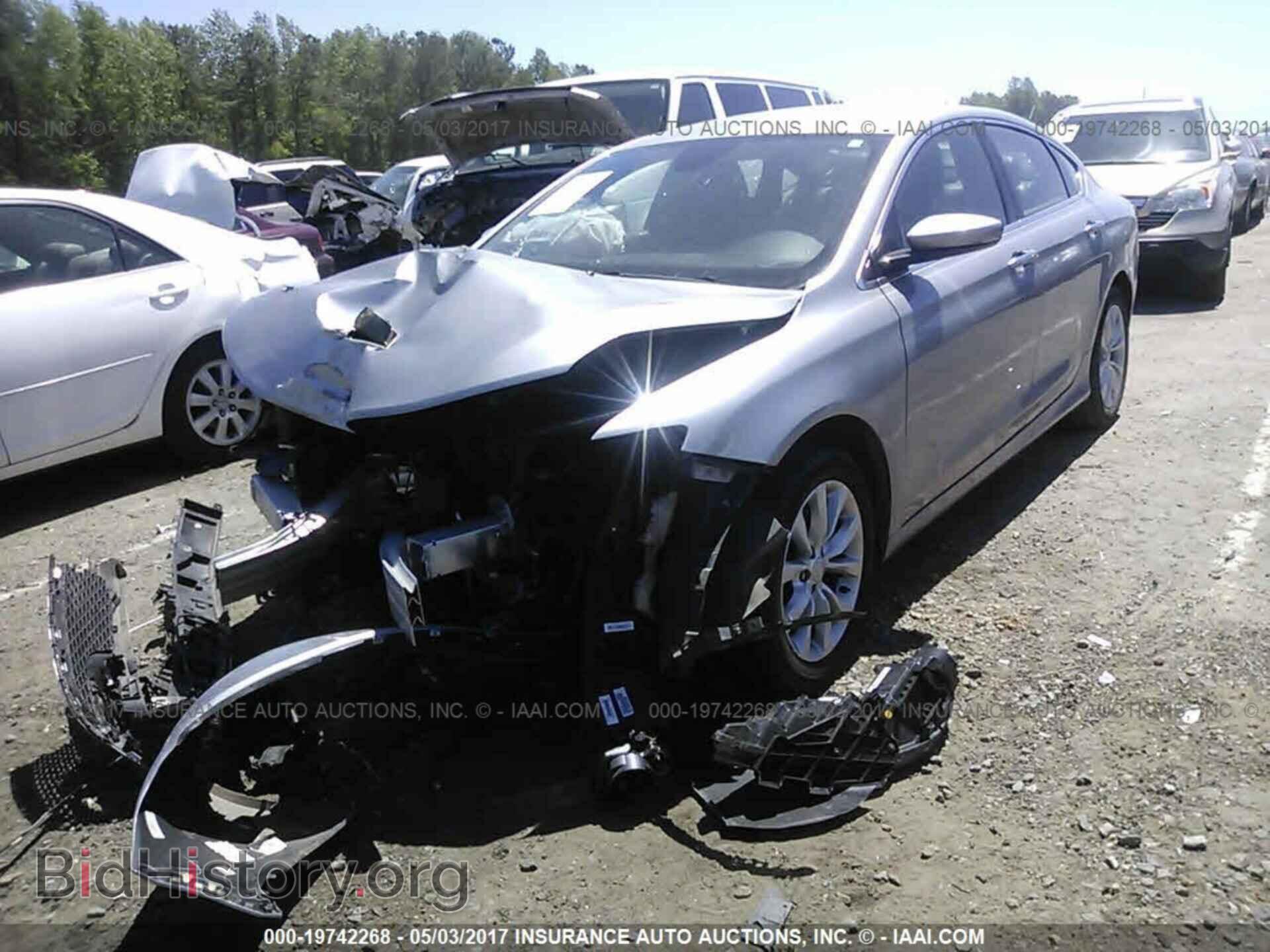 2015 Chrysler 200 - VIN: 1C3CCCCB2FN602806 - Photo 2