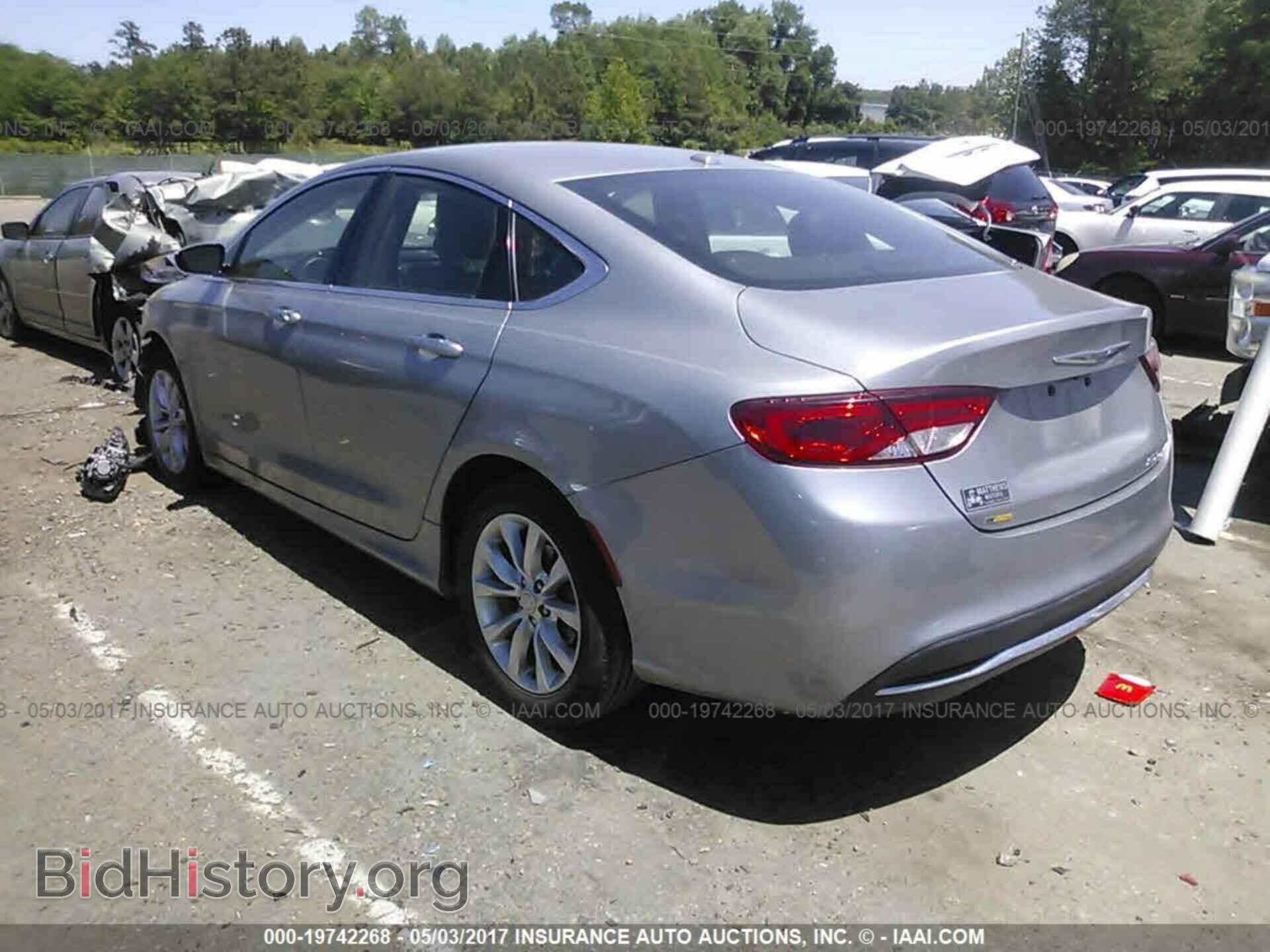2015 Chrysler 200 - VIN: 1C3CCCCB2FN602806 - Photo 3