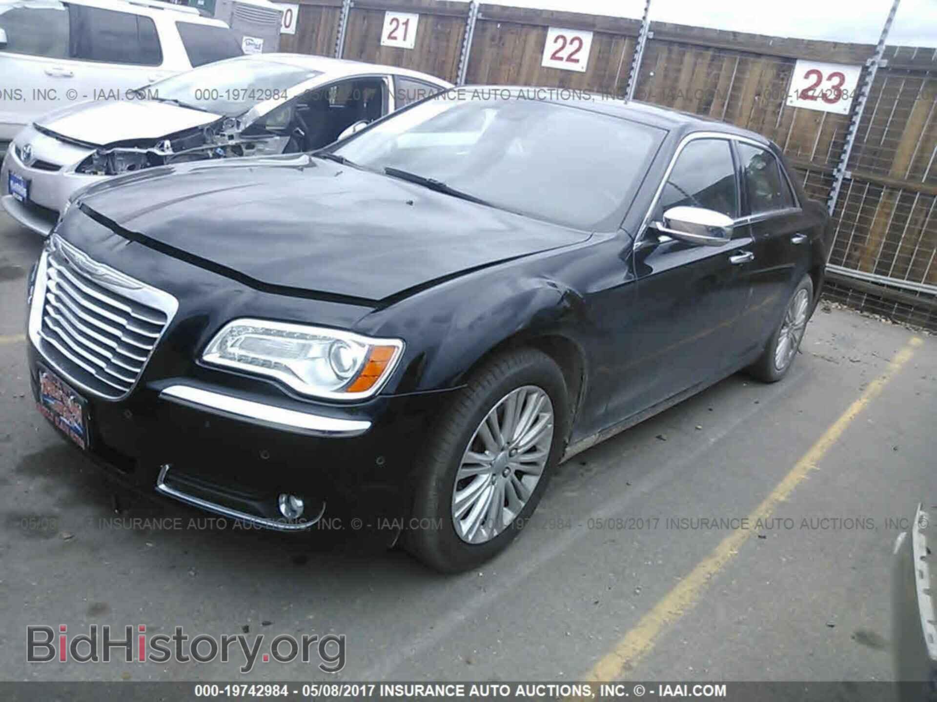 2012 Chrysler 300c - VIN: 2C3CCAKTXCH316429 - Фото 2
