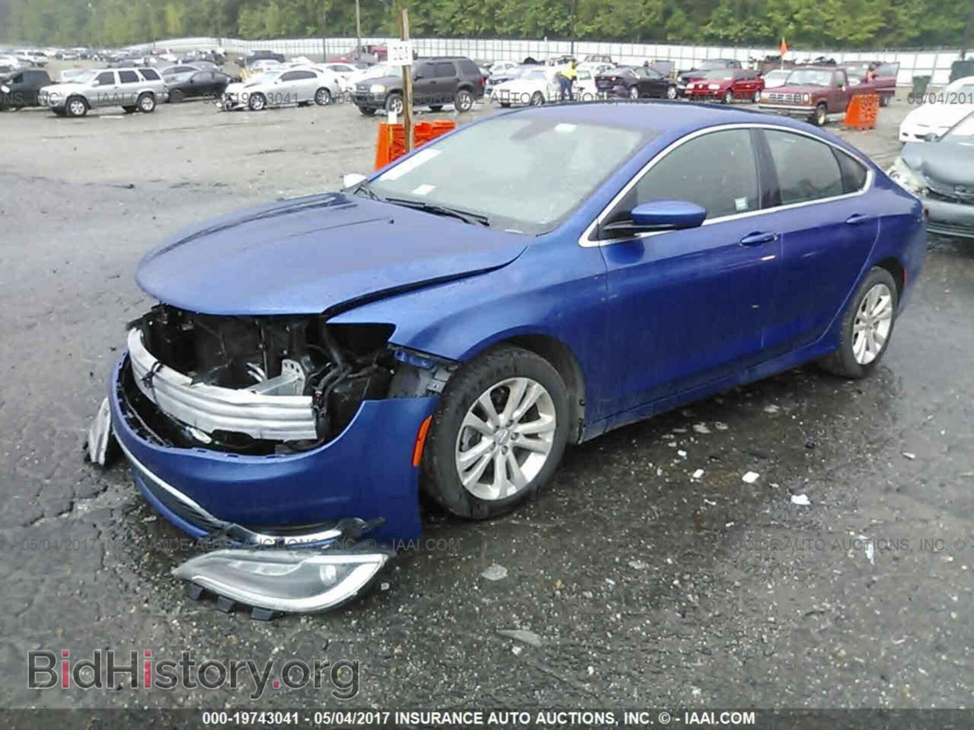 2015 Chrysler 200 - VIN: 1C3CCCAB2FN579627 - Photo 2