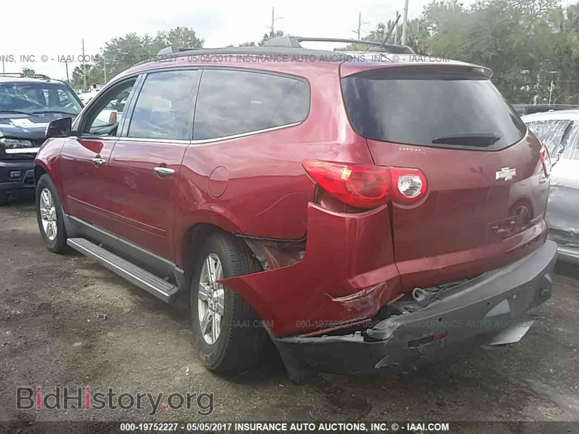 2011 Chevrolet Traverse - VIN: 1GNKRGED3BJ320162 - Photo 3