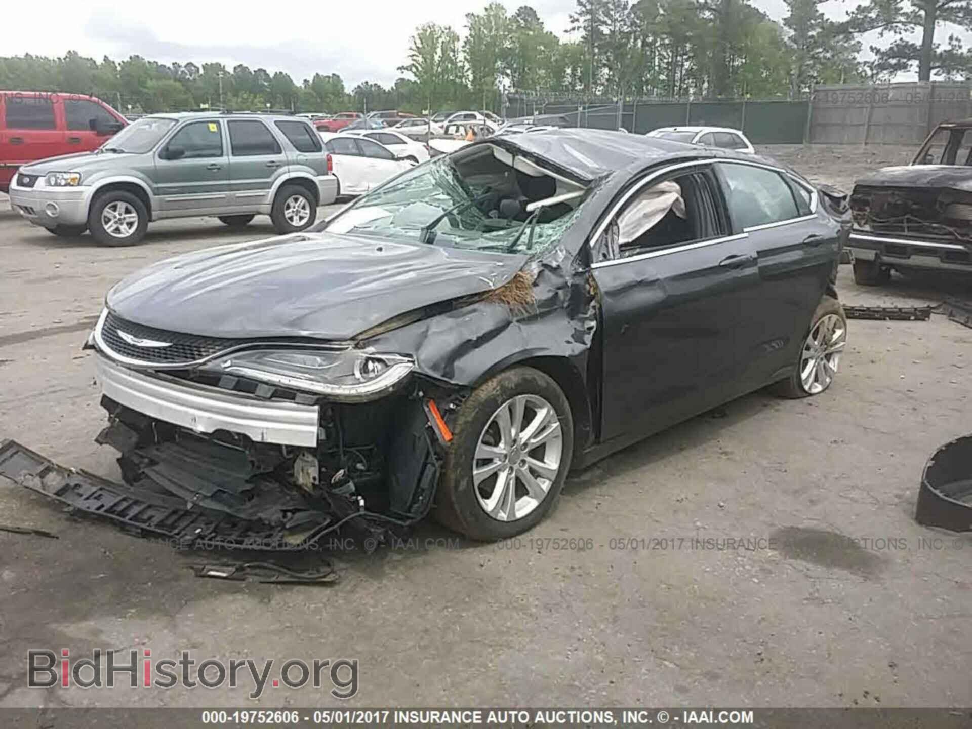 2015 Chrysler 200 - VIN: 1C3CCCAB6FN733028 - Photo 2