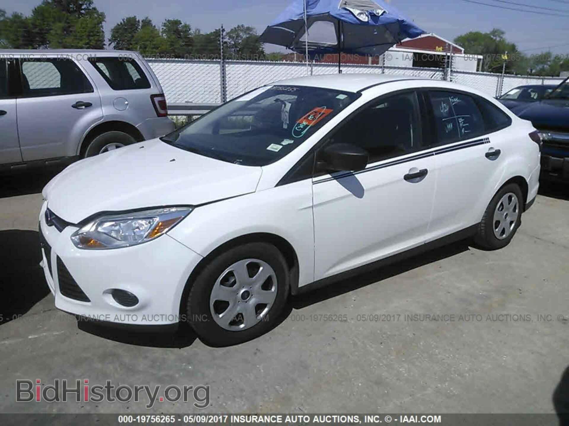 2013 Ford Focus - VIN: 1FADP3E29DL302860 - Photo 2
