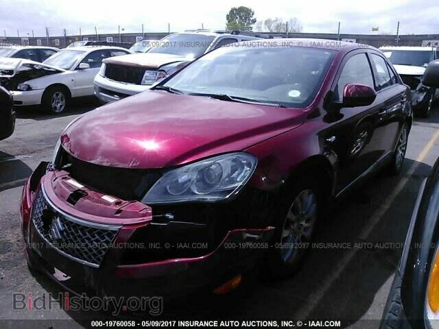2013 Suzuki Kizashi - VIN: JS2RF9A31D6100023 - Photo 2