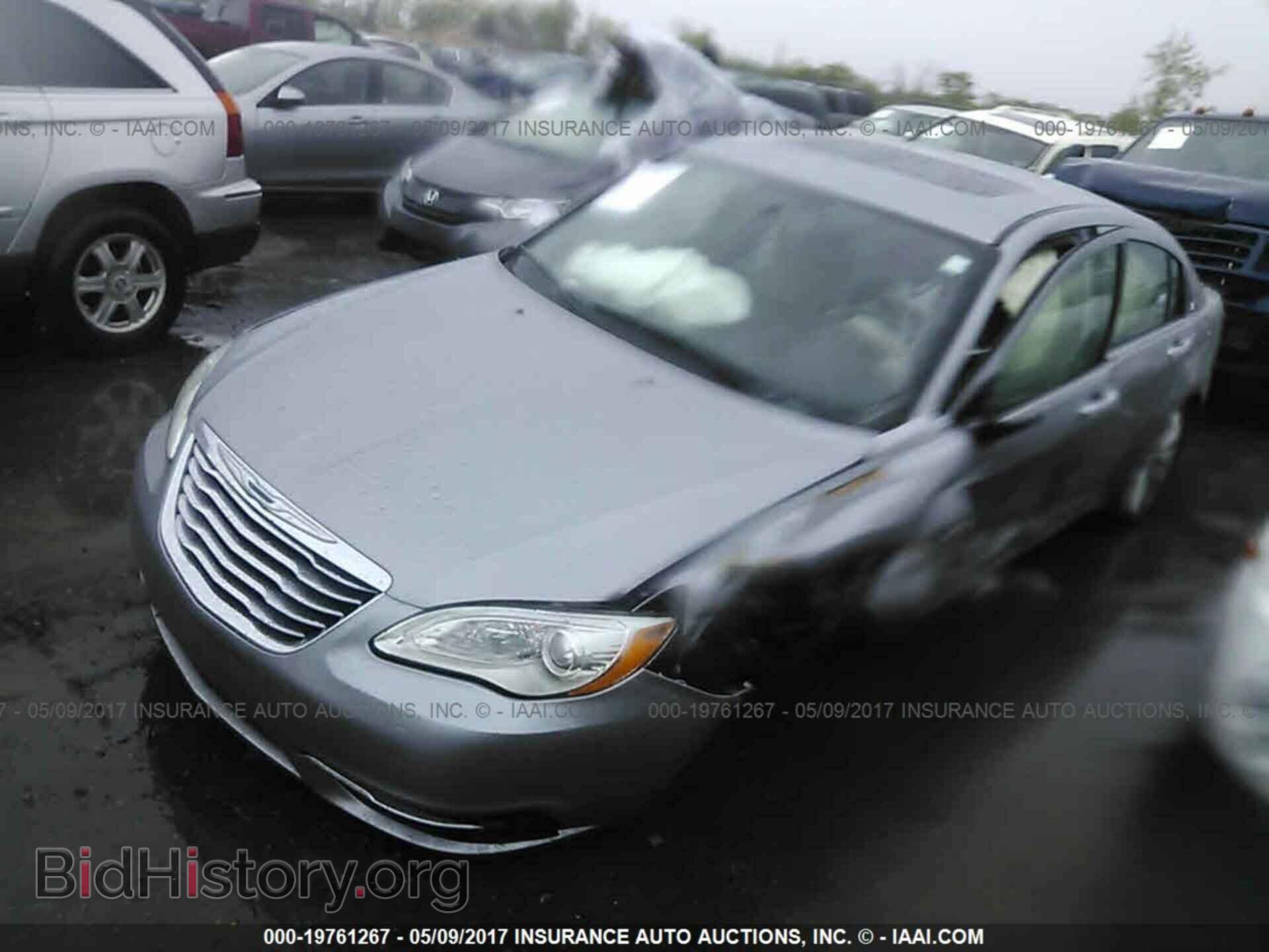 2013 Chrysler 200 - VIN: 1C3CCBCG9DN515553 - Фото 2
