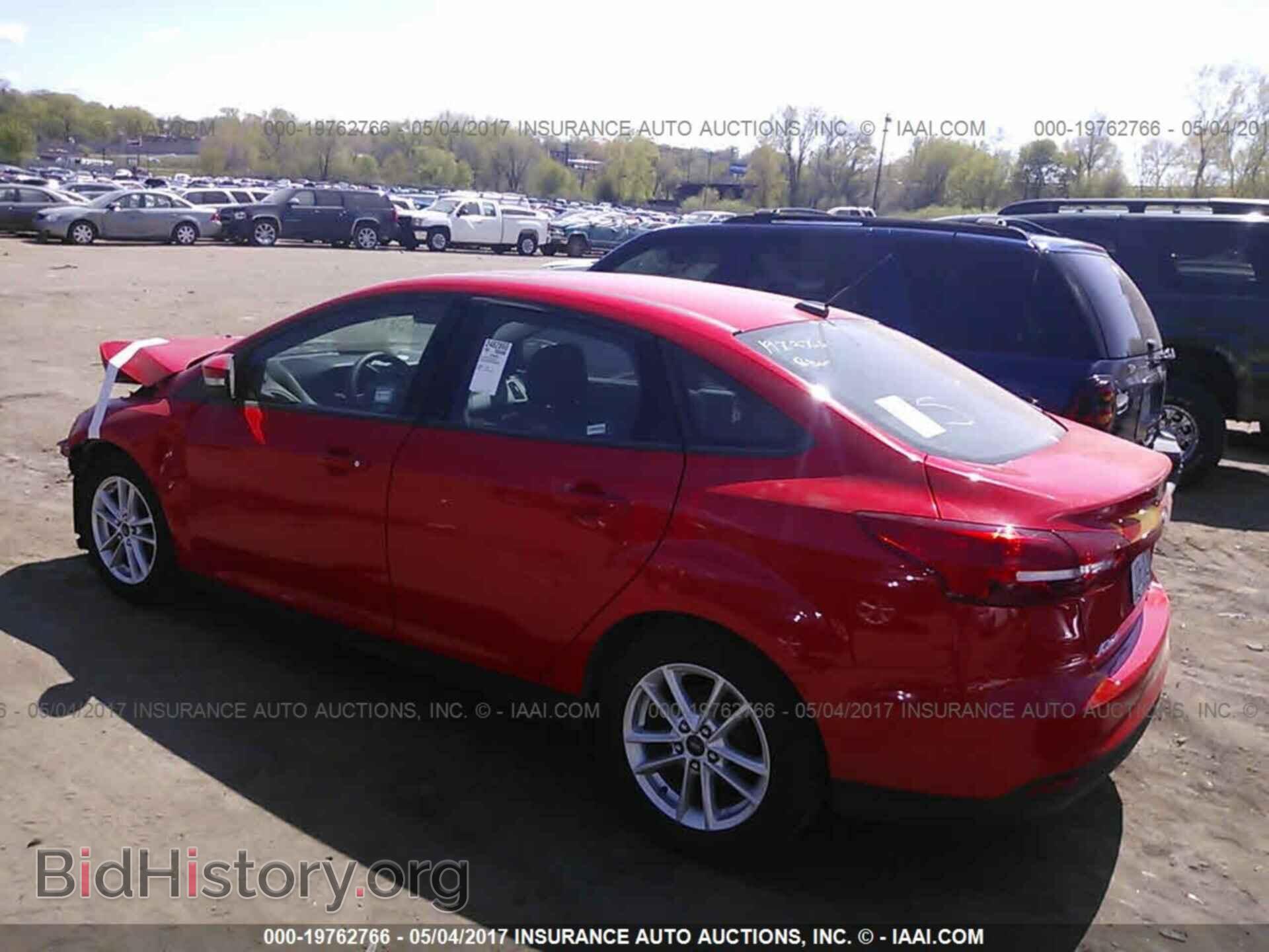 2016 Ford Focus - VIN: 1FADP3F28GL205331 - Photo 3