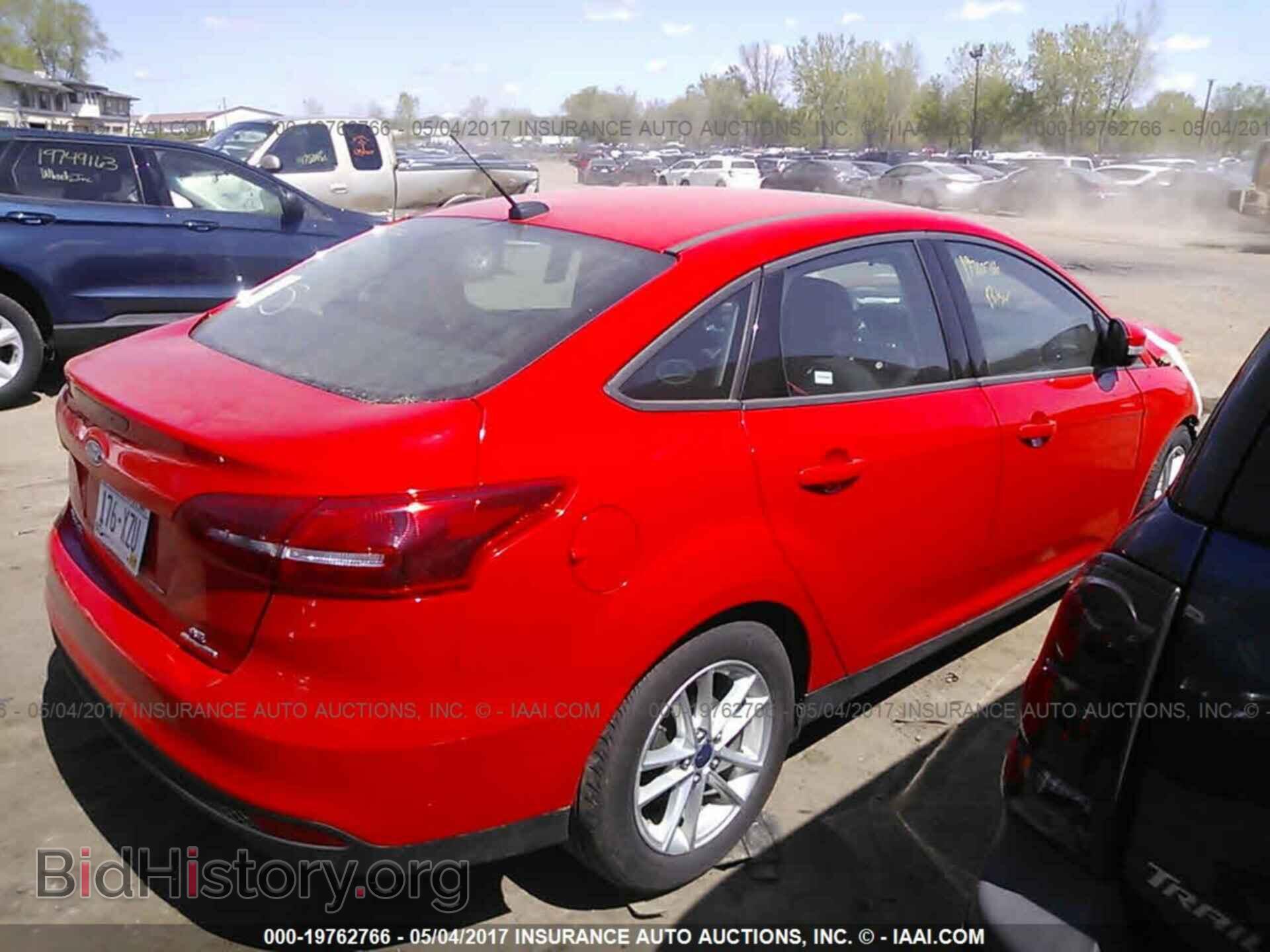 2016 Ford Focus - VIN: 1FADP3F28GL205331 - Photo 4