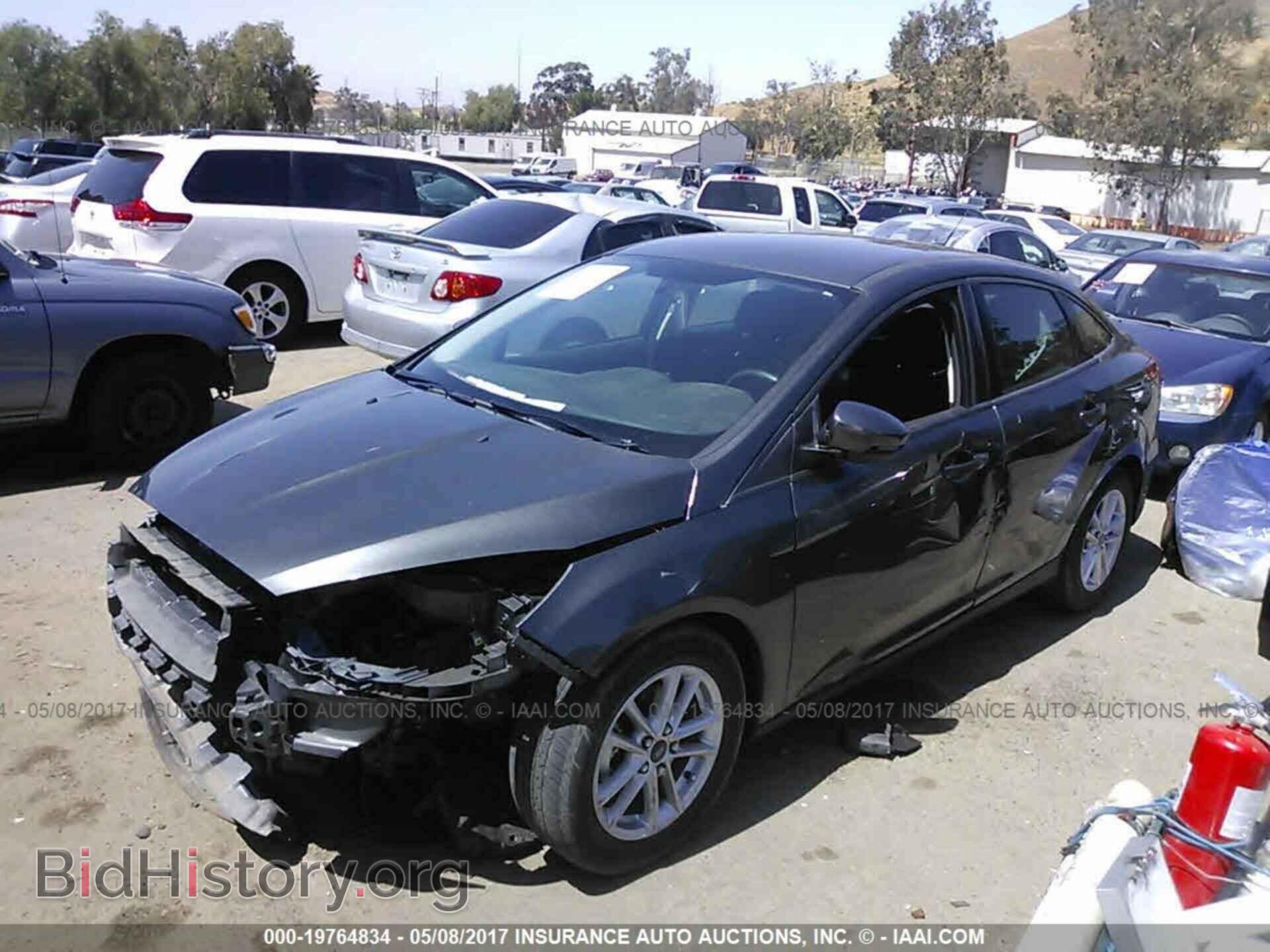 2015 Ford Focus - VIN: 1FADP3F24FL287945 - Photo 2