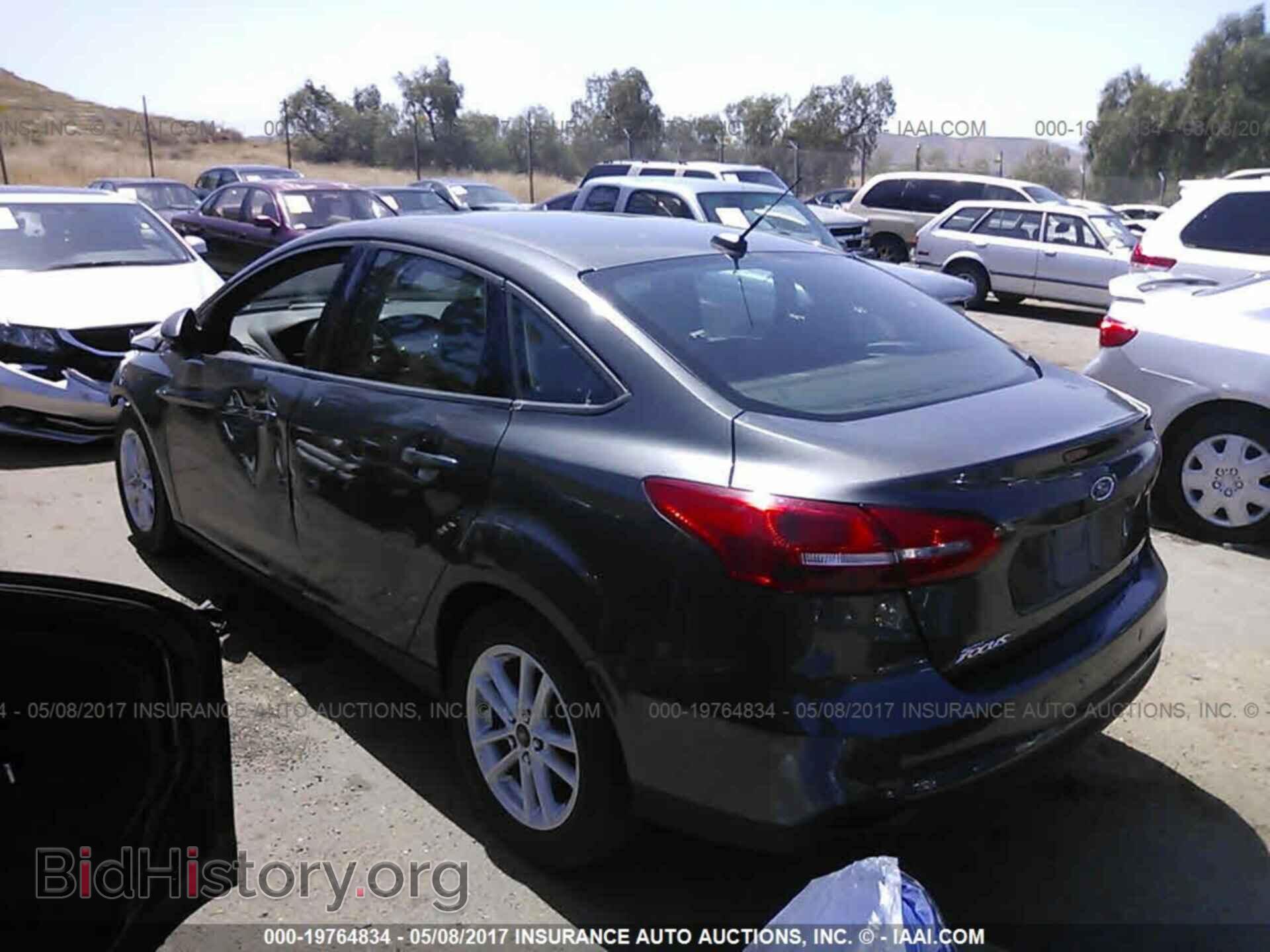 2015 Ford Focus - VIN: 1FADP3F24FL287945 - Photo 3