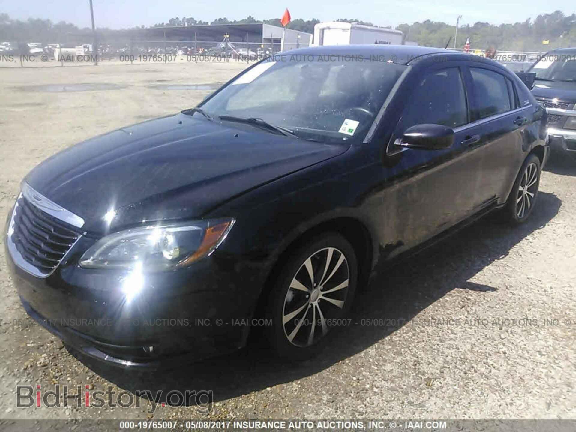 2014 Chrysler 200 - VIN: 1C3CCBBB1EN150664 - Photo 2