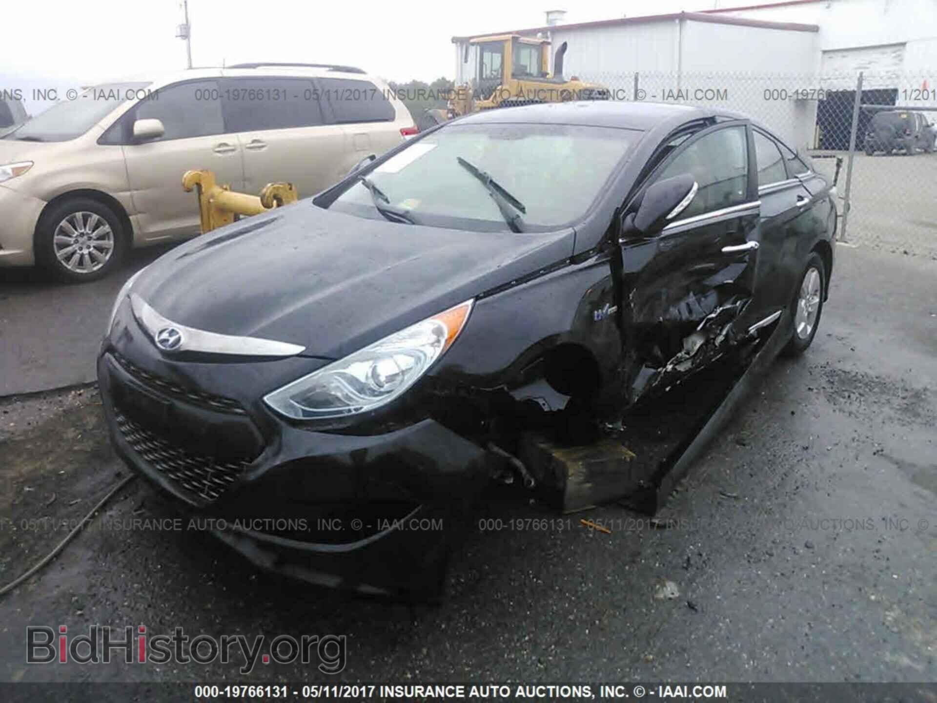 2012 Hyundai Sonata - VIN: KMHEC4A42CA042461 - Photo 2