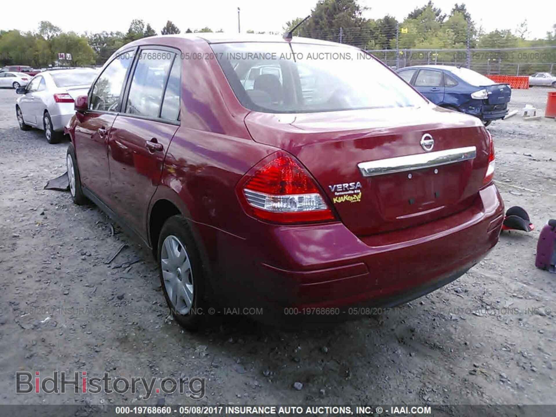 2011 Nissan Versa - VIN: 3N1BC1AP2BL468838 - Фото 3