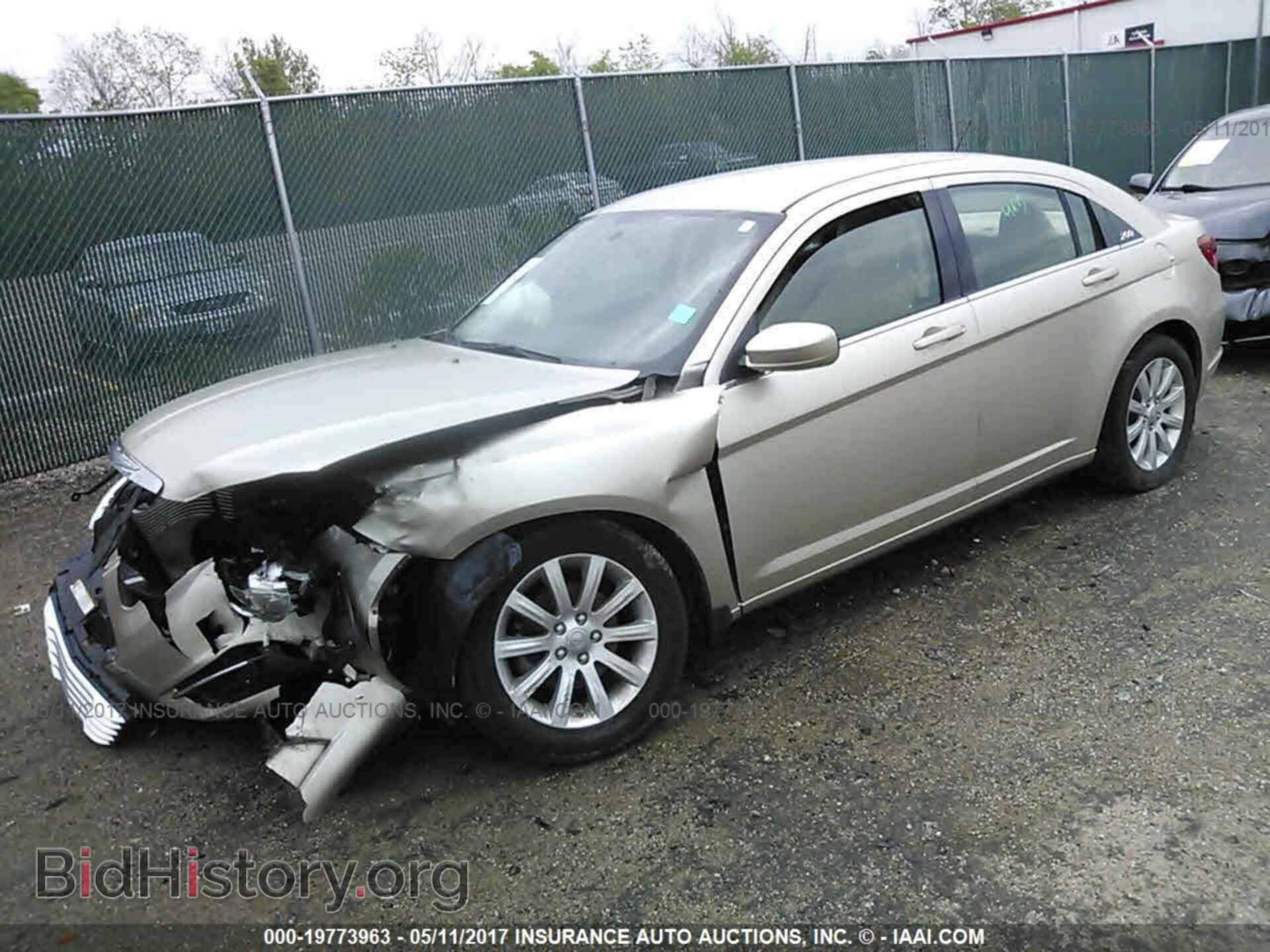 2013 Chrysler 200 - VIN: 1C3CCBBB6DN723704 - Фото 2