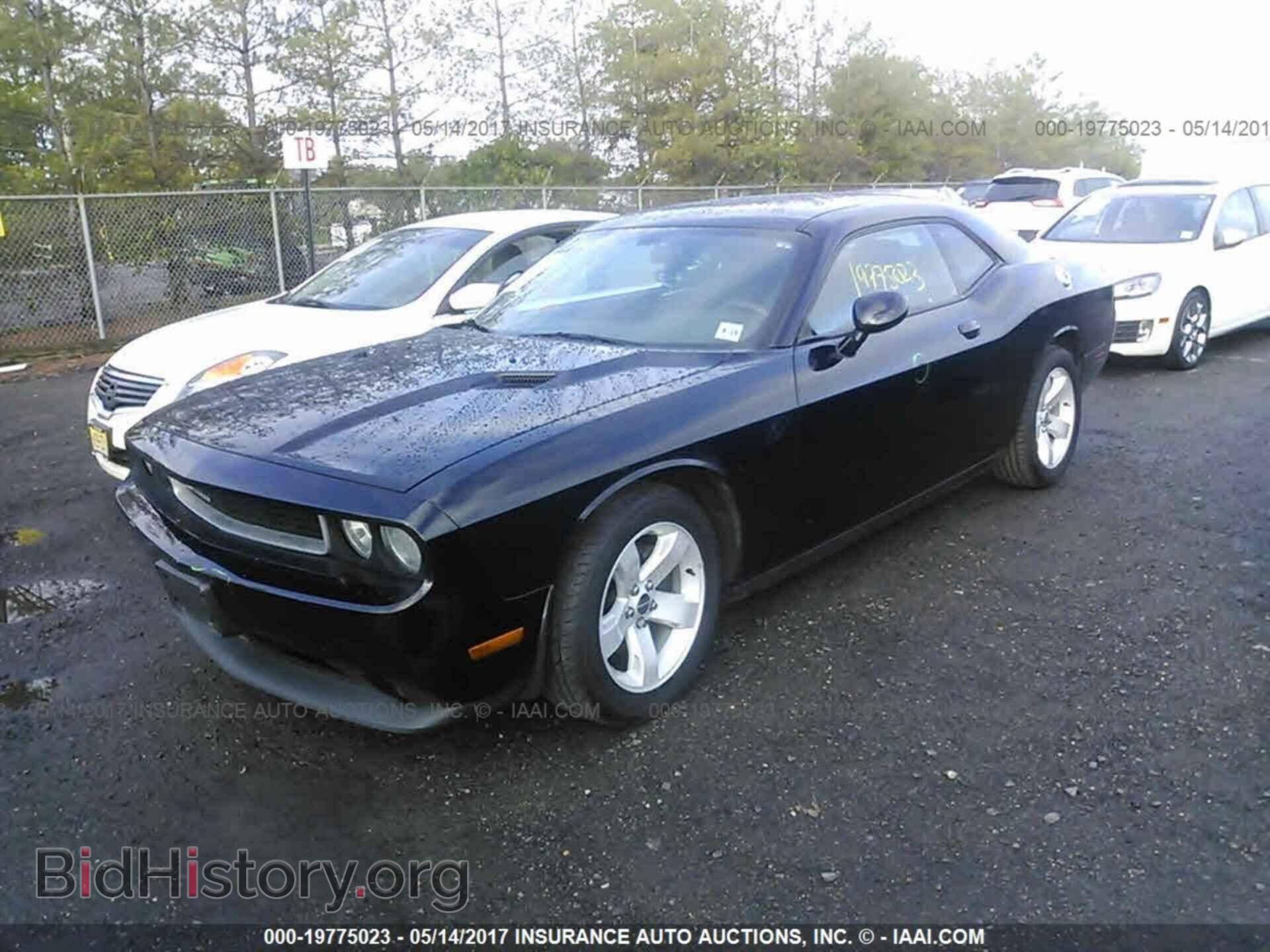 2014 Dodge Challenger - VIN: 2C3CDYAG0EH233802 - Photo 2