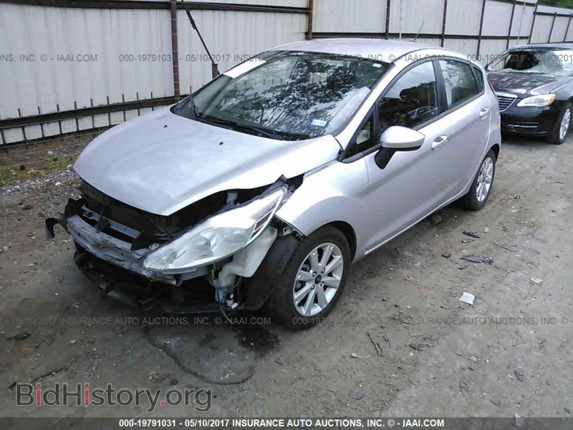 2012 Ford Fiesta - VIN: 3FADP4EJ9CM111725 - Фото 2