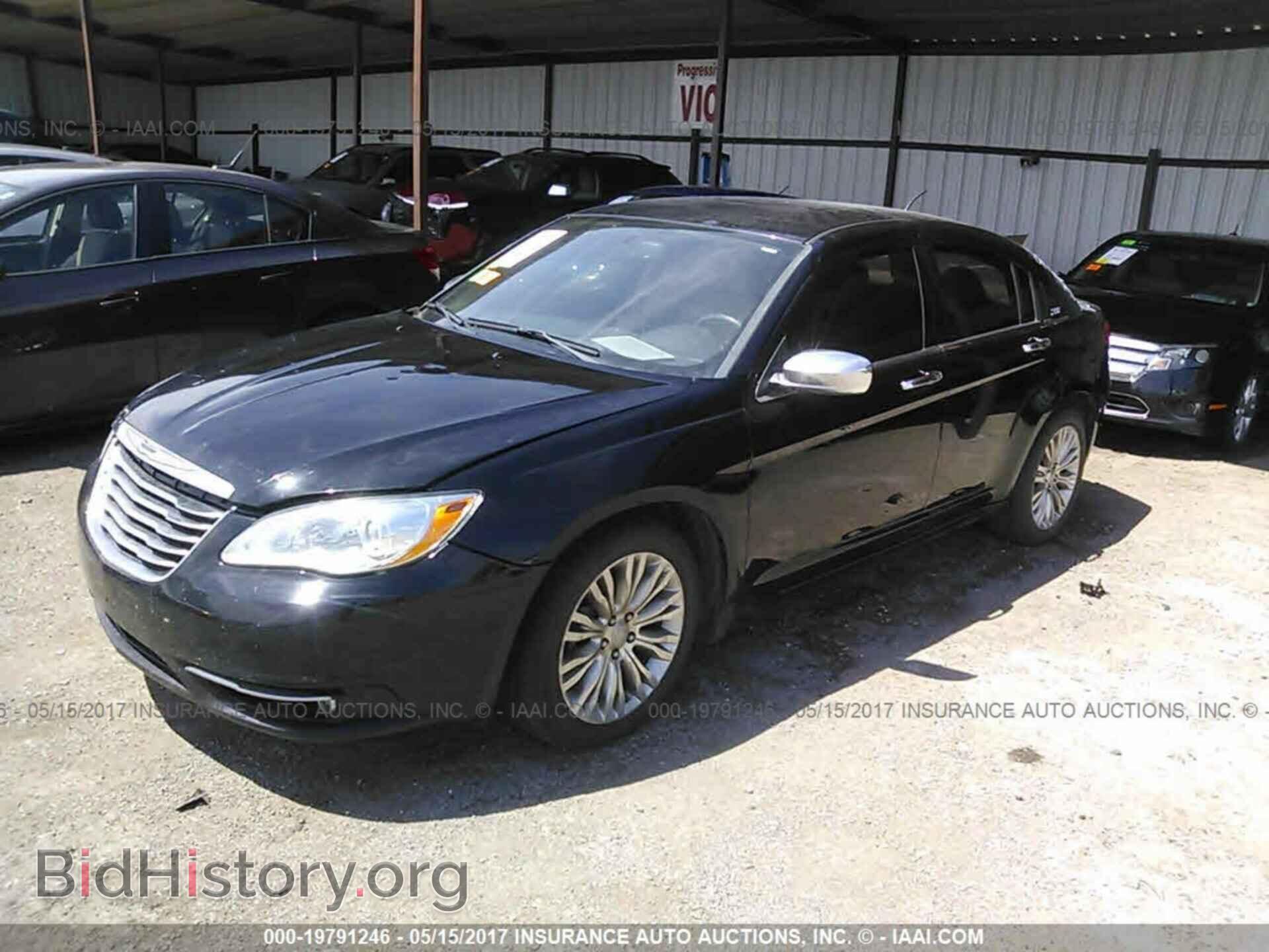 2013 Chrysler 200 - VIN: 1C3CCBCG4DN554521 - Фото 2