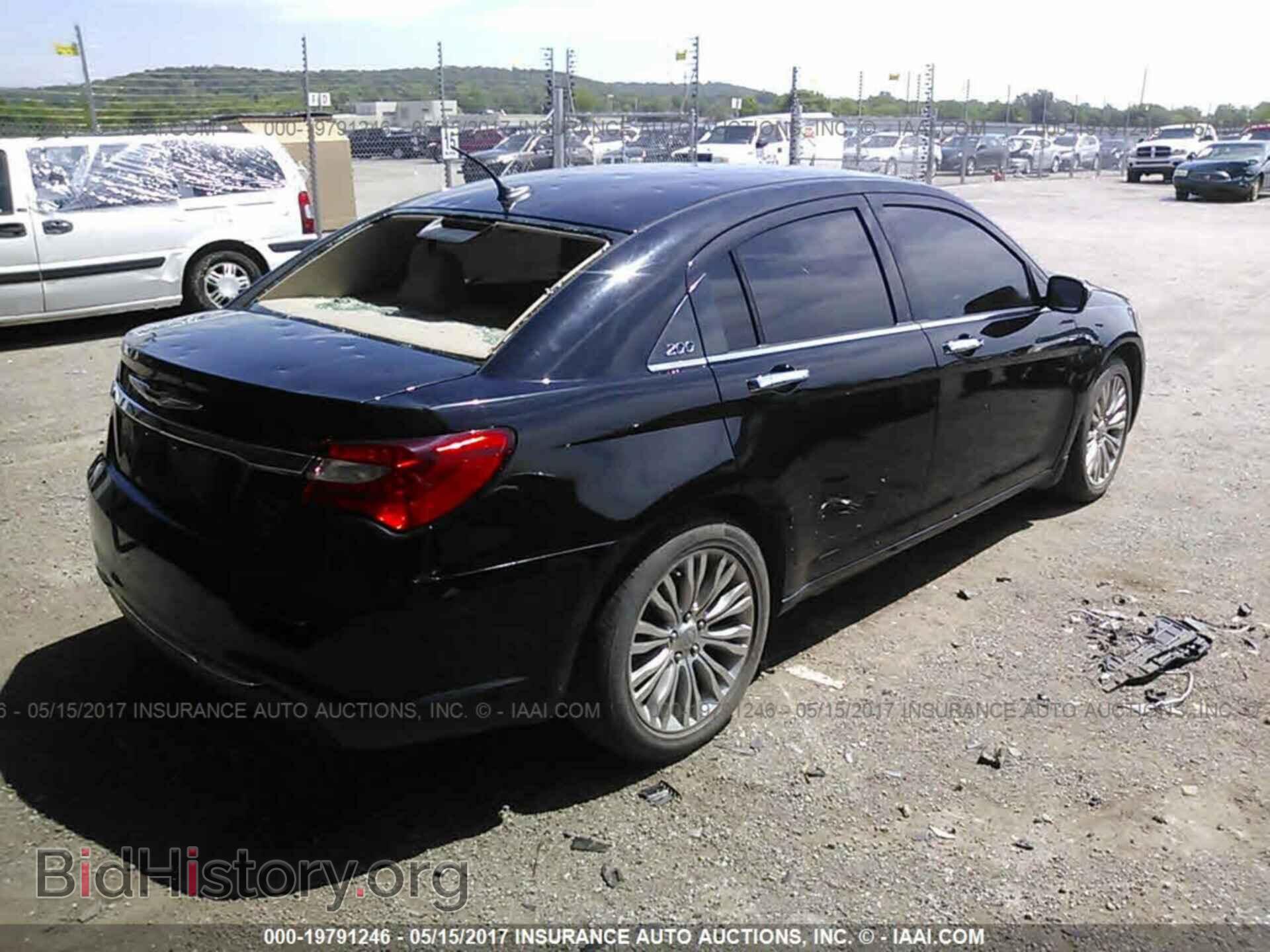 2013 Chrysler 200 - VIN: 1C3CCBCG4DN554521 - Фото 4