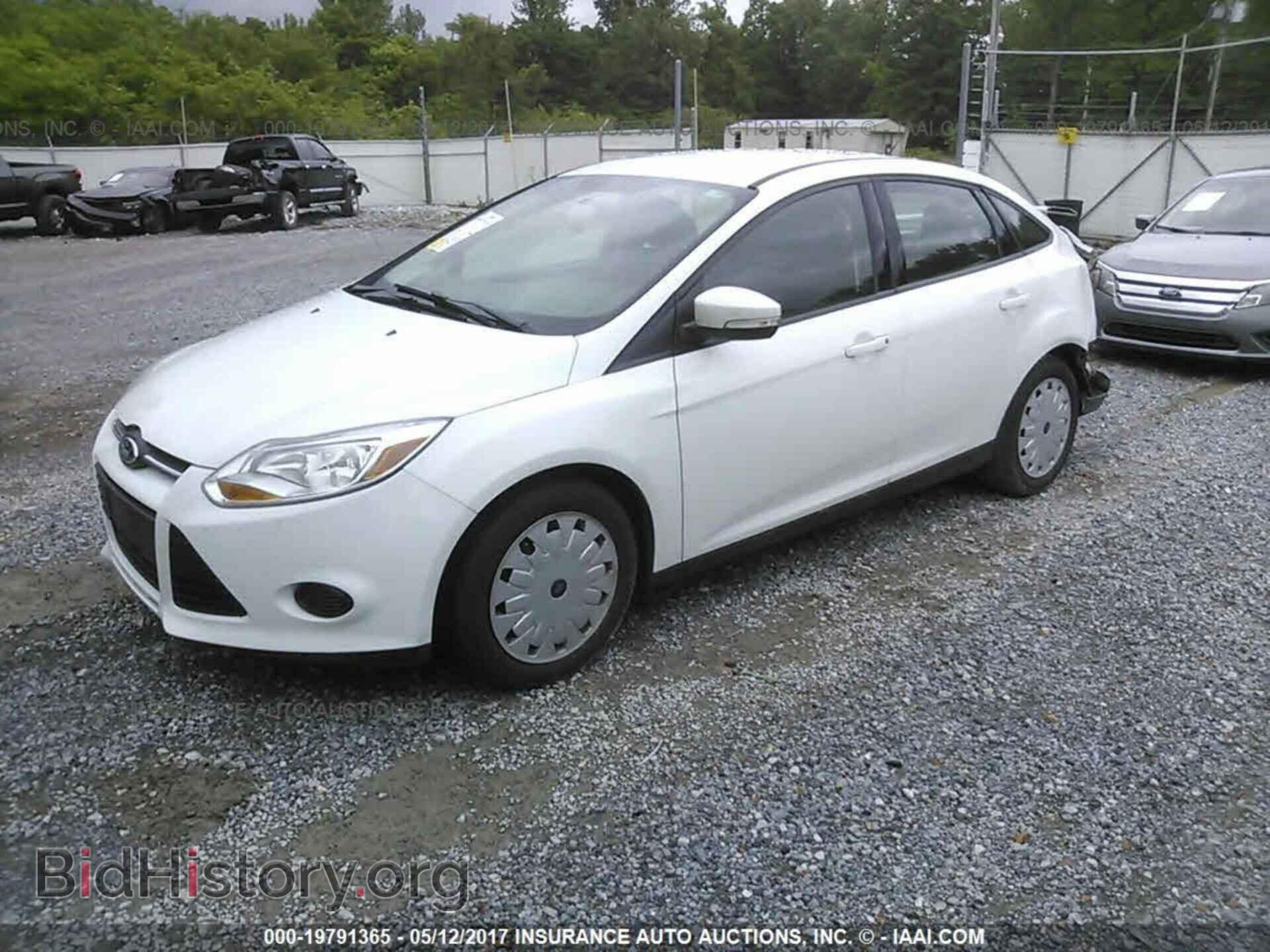 2013 Ford Focus - VIN: 1FADP3F24DL217195 - Photo 2