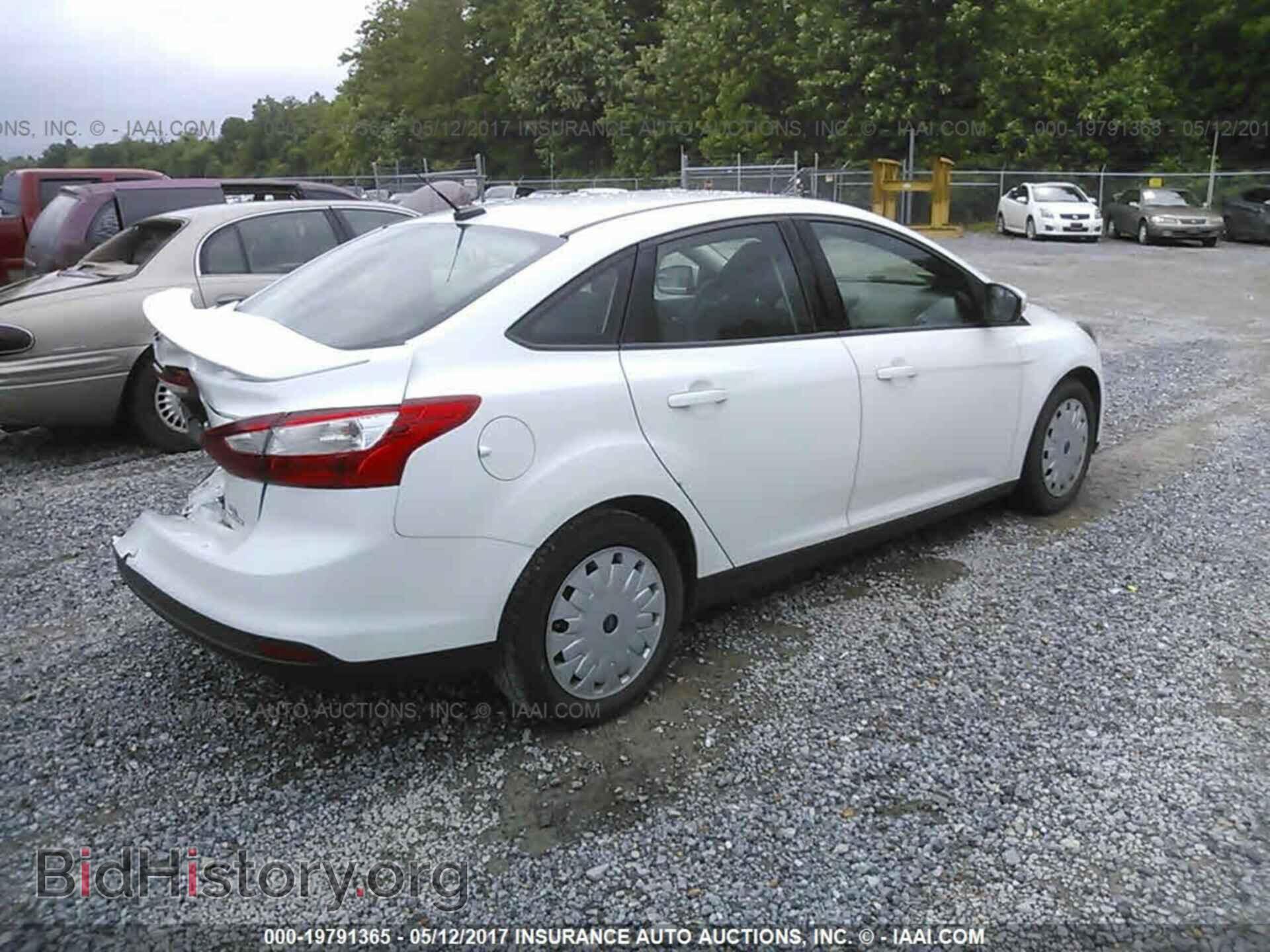 2013 Ford Focus - VIN: 1FADP3F24DL217195 - Photo 4
