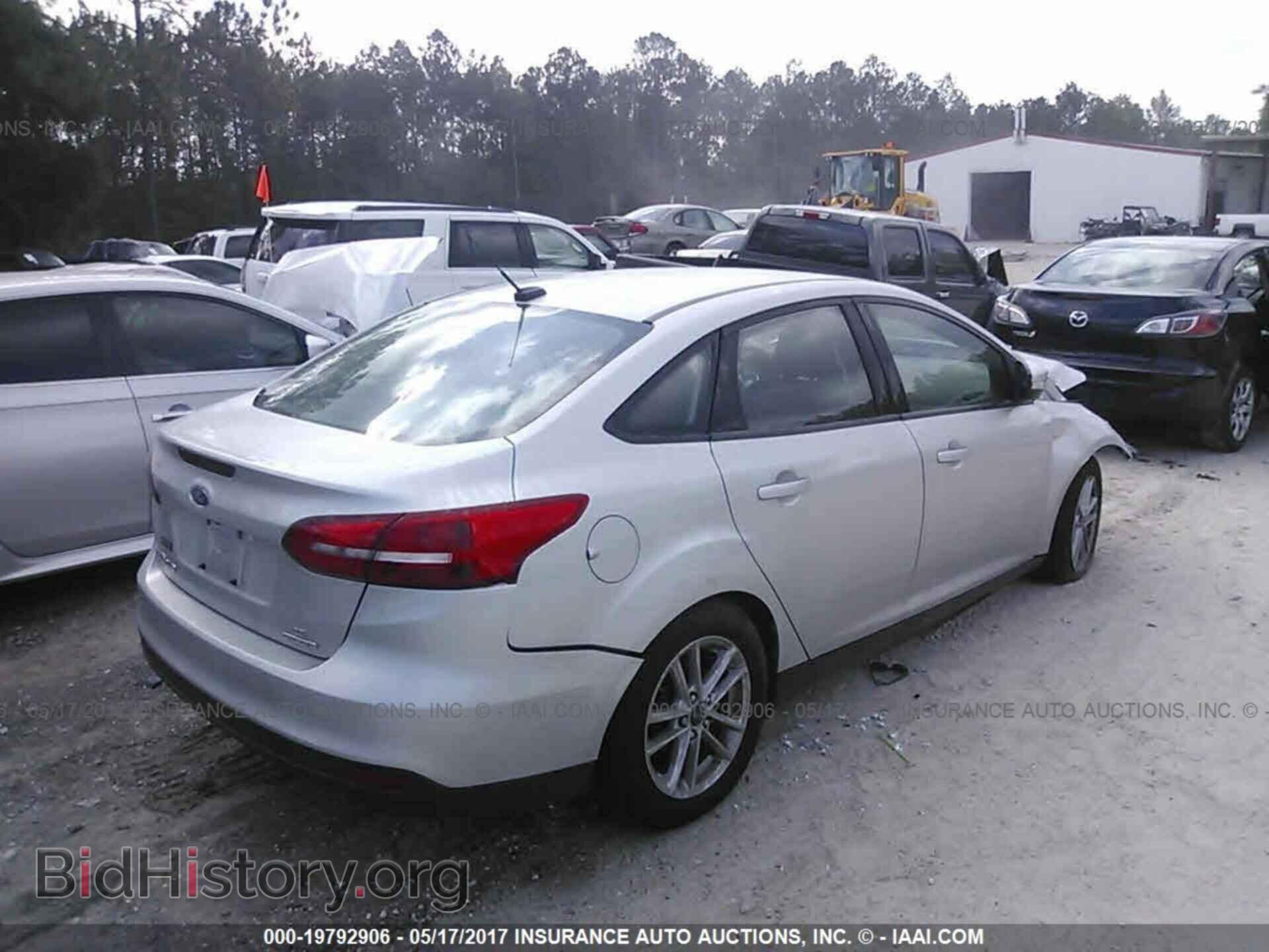 2016 Ford Focus - VIN: 1FADP3F28GL385782 - Photo 4
