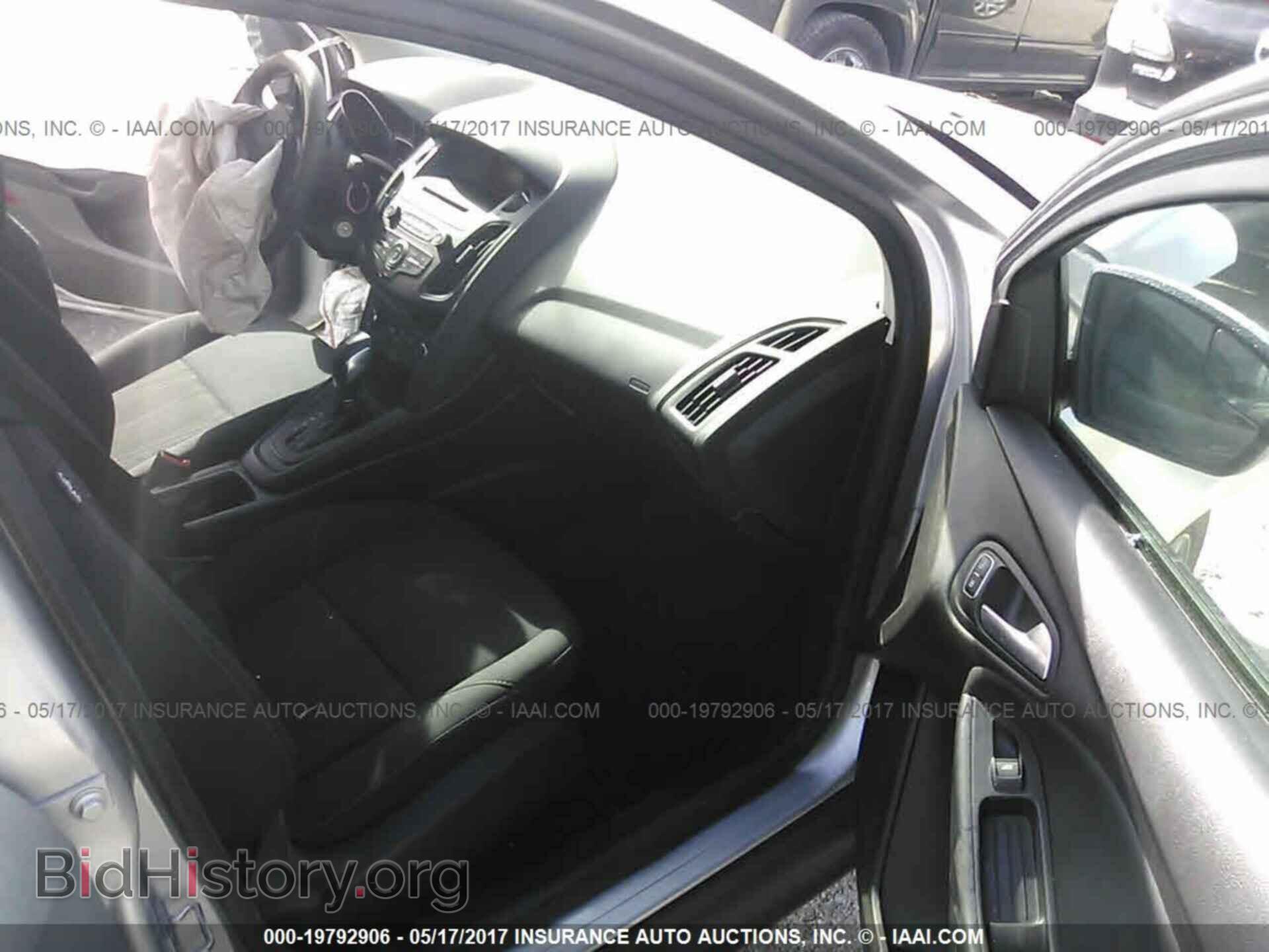 2016 Ford Focus - VIN: 1FADP3F28GL385782 - Photo 5