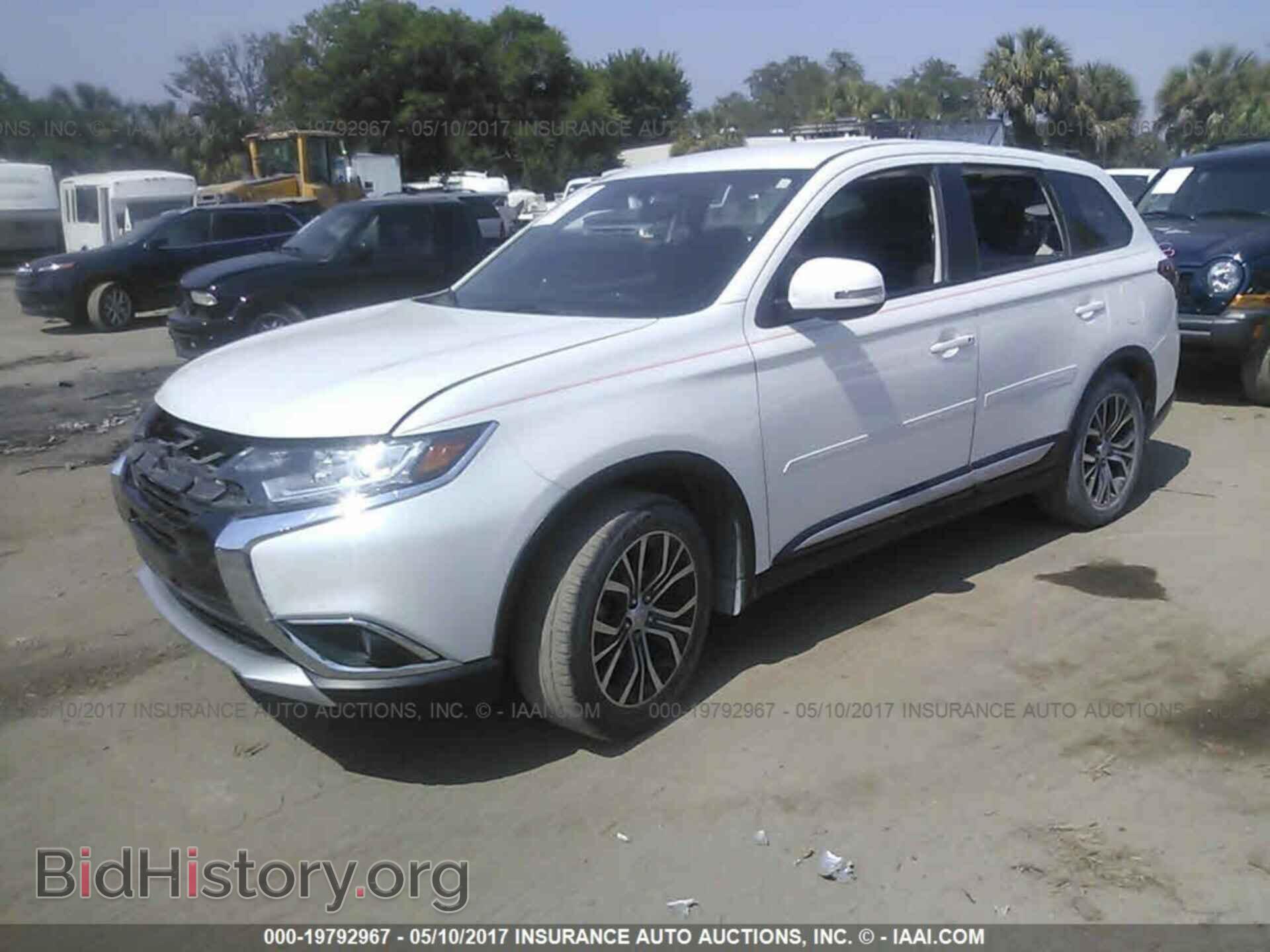 2016 Mitsubishi Outlander - VIN: JA4AD3A36GZ020644 - Фото 2