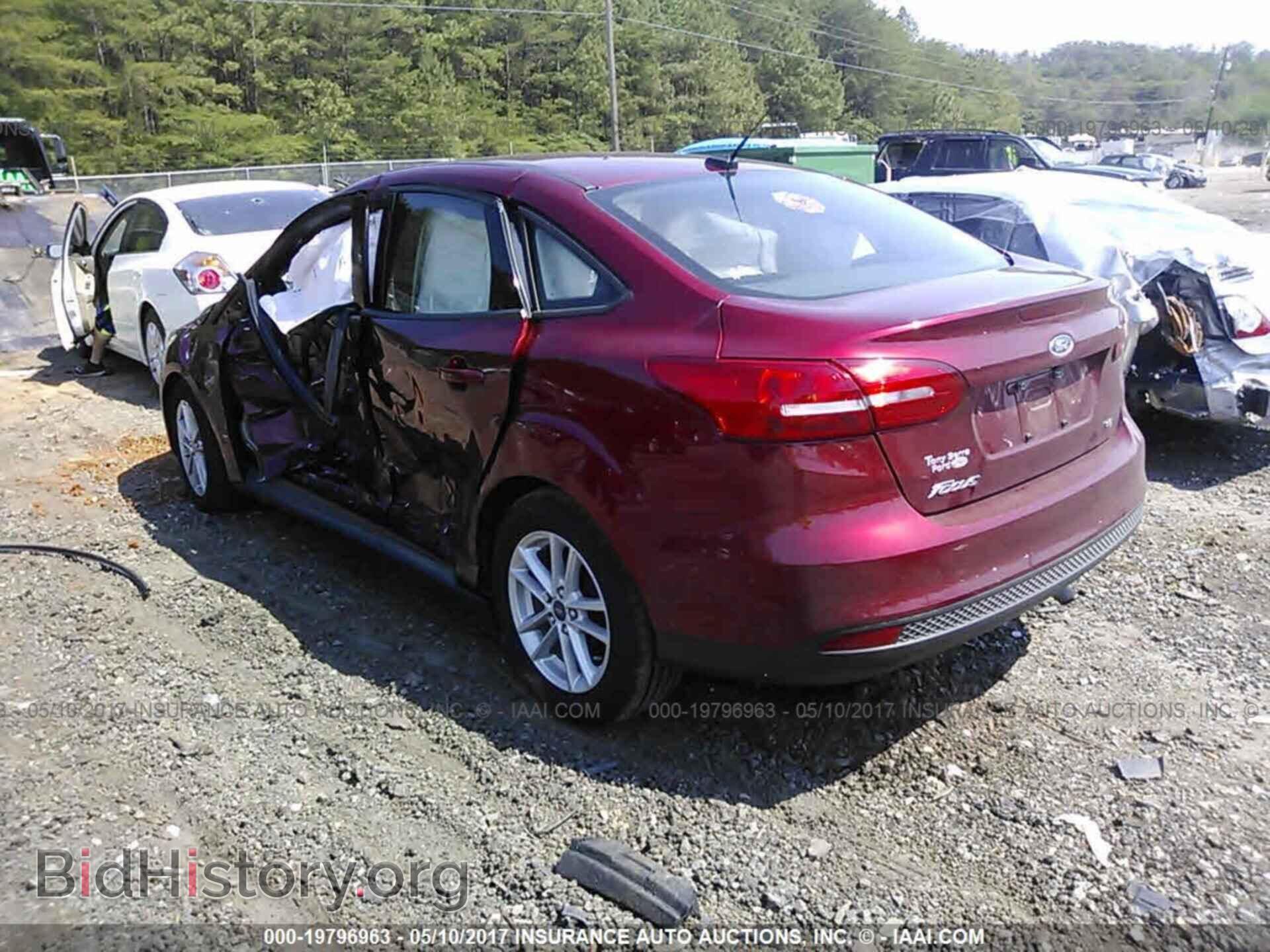 2017 Ford Focus - VIN: 1FADP3F20HL201744 - Photo 3
