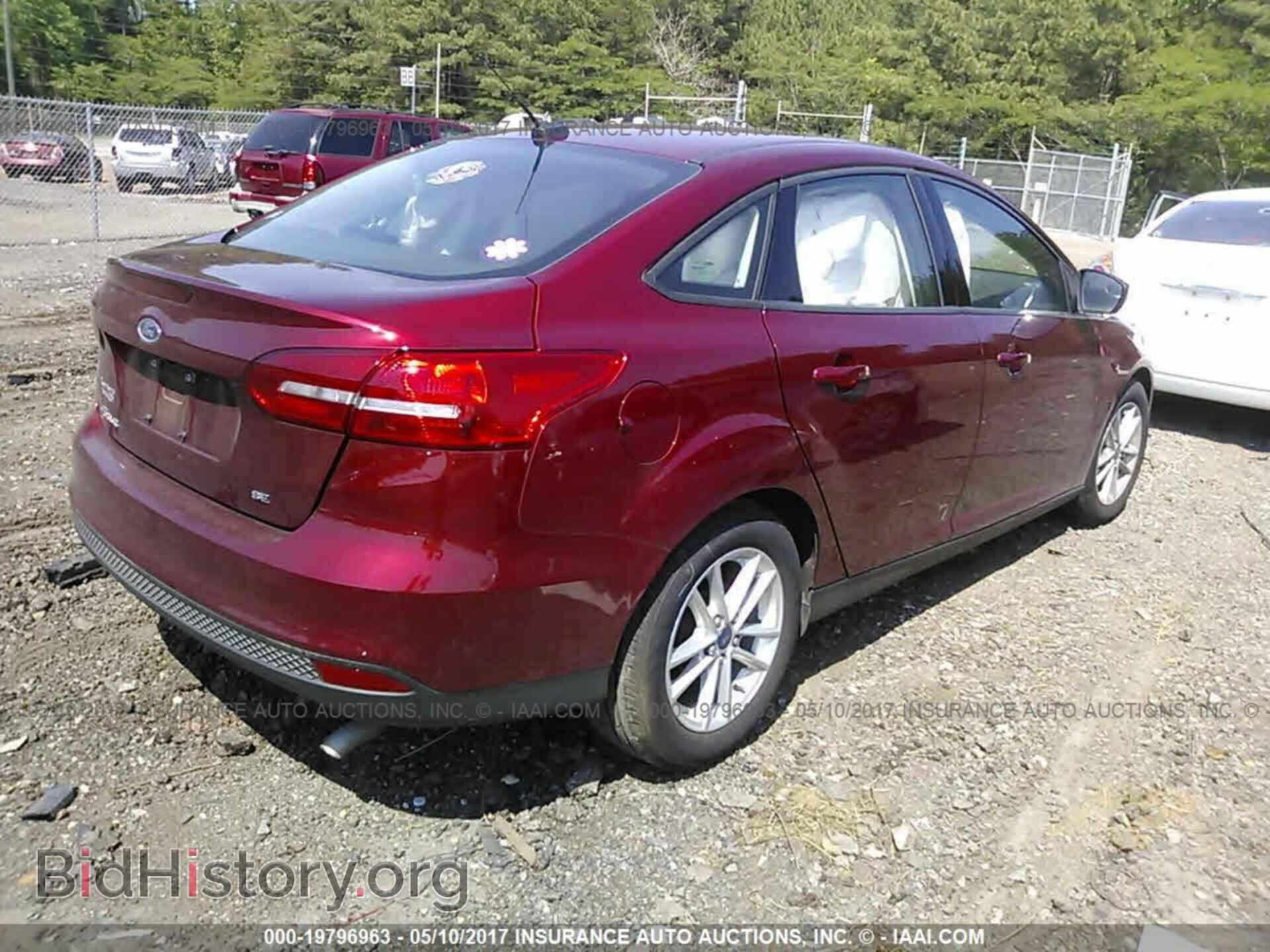 2017 Ford Focus - VIN: 1FADP3F20HL201744 - Photo 4