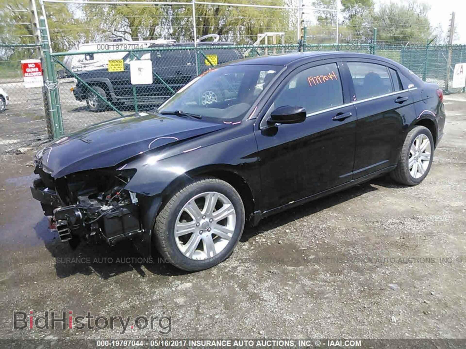 2012 Chrysler 200 - VIN: 1C3CCBBBXCN198080 - Фото 2
