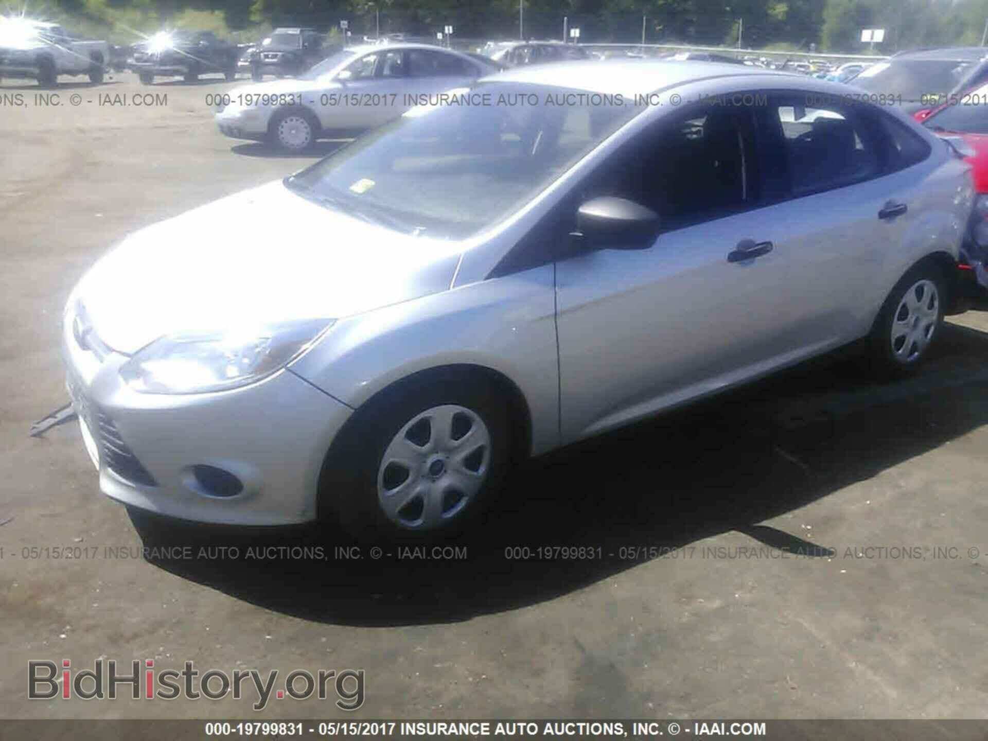 2014 Ford Focus - VIN: 1FADP3E29EL410834 - Фото 2