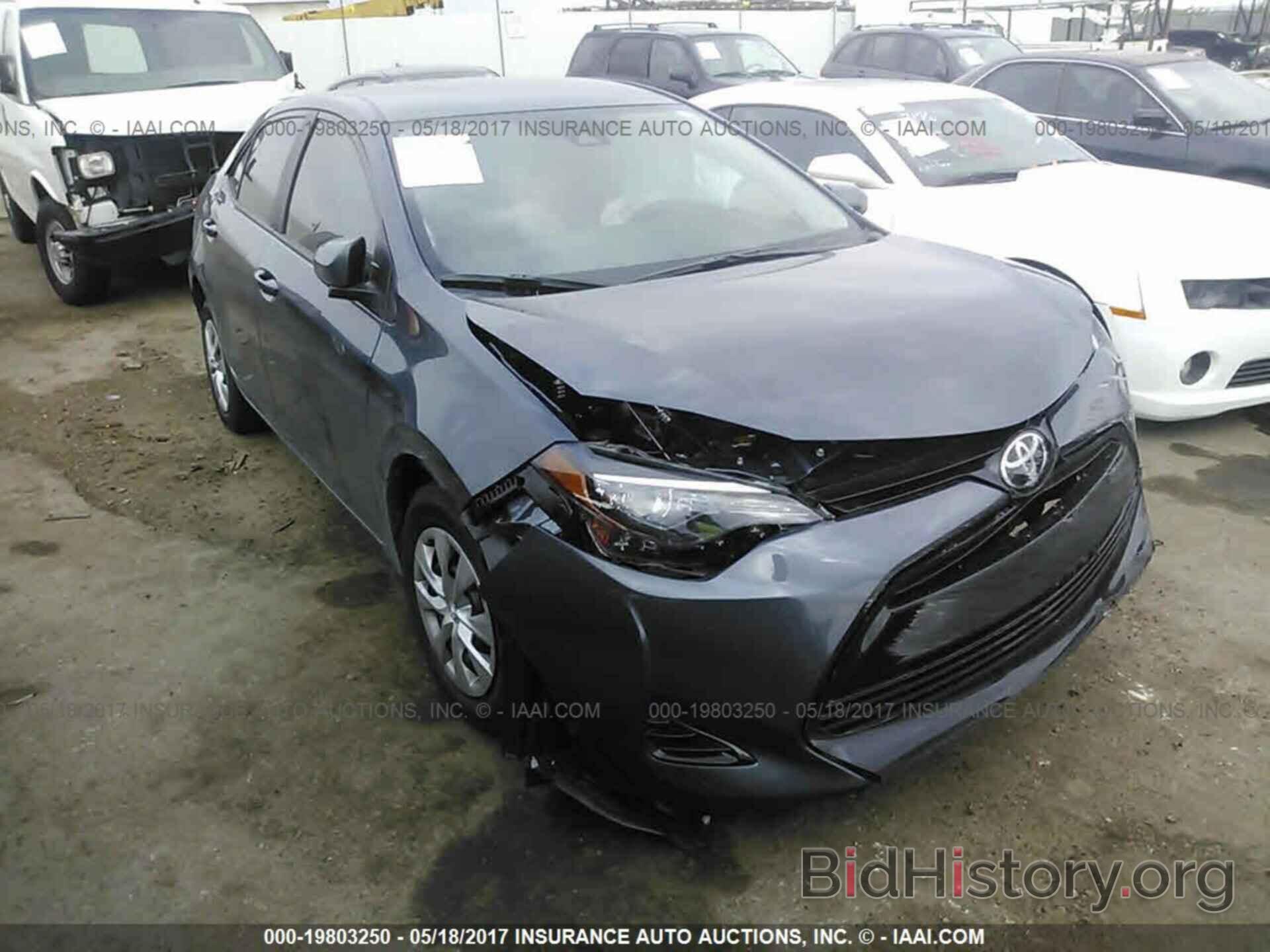 Photo 5YFBURHE2HP676680 - Toyota Corolla 2017