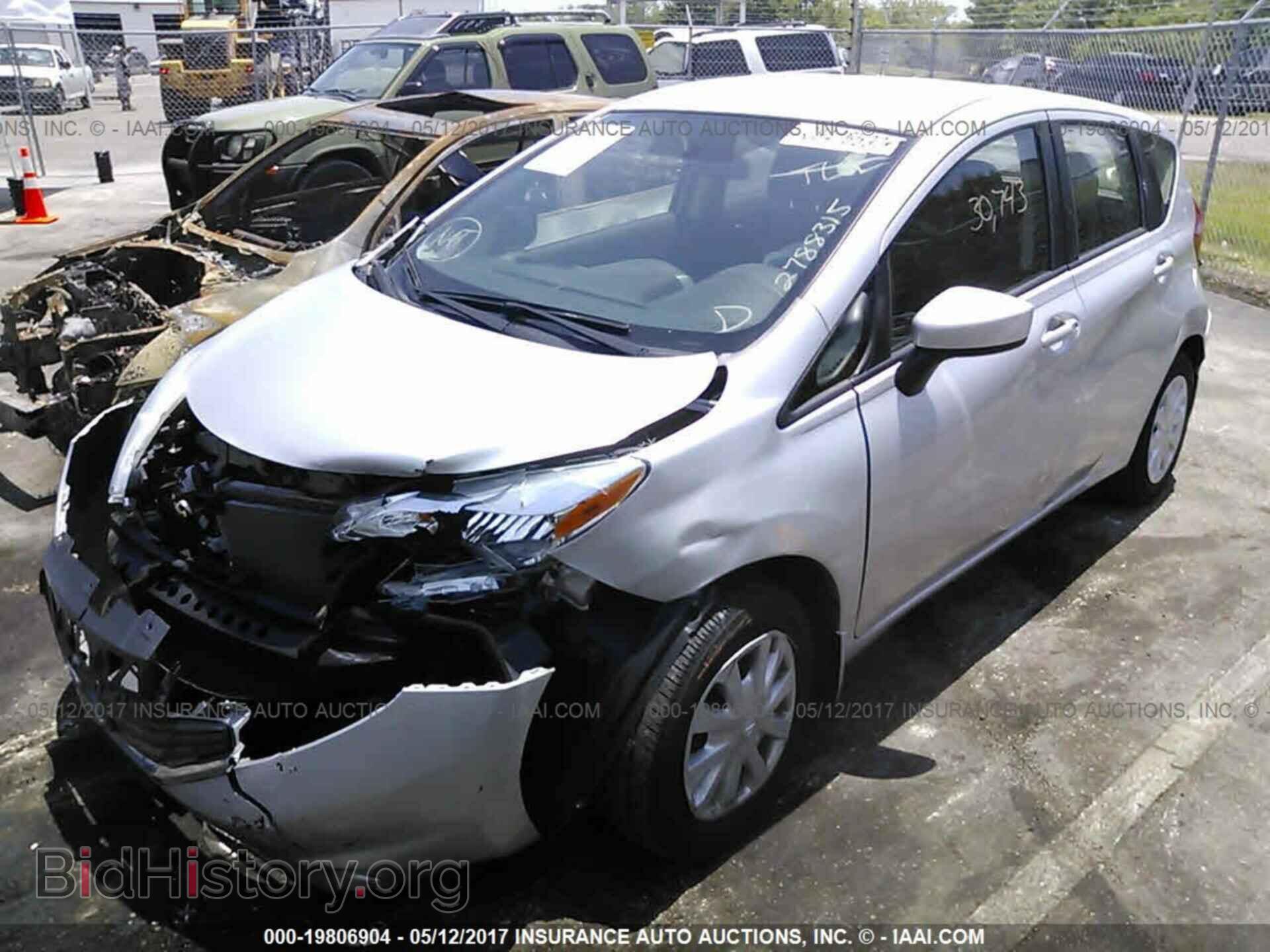 2015 Nissan Versa note - VIN: 3N1CE2CP8FL381663 - Photo 2