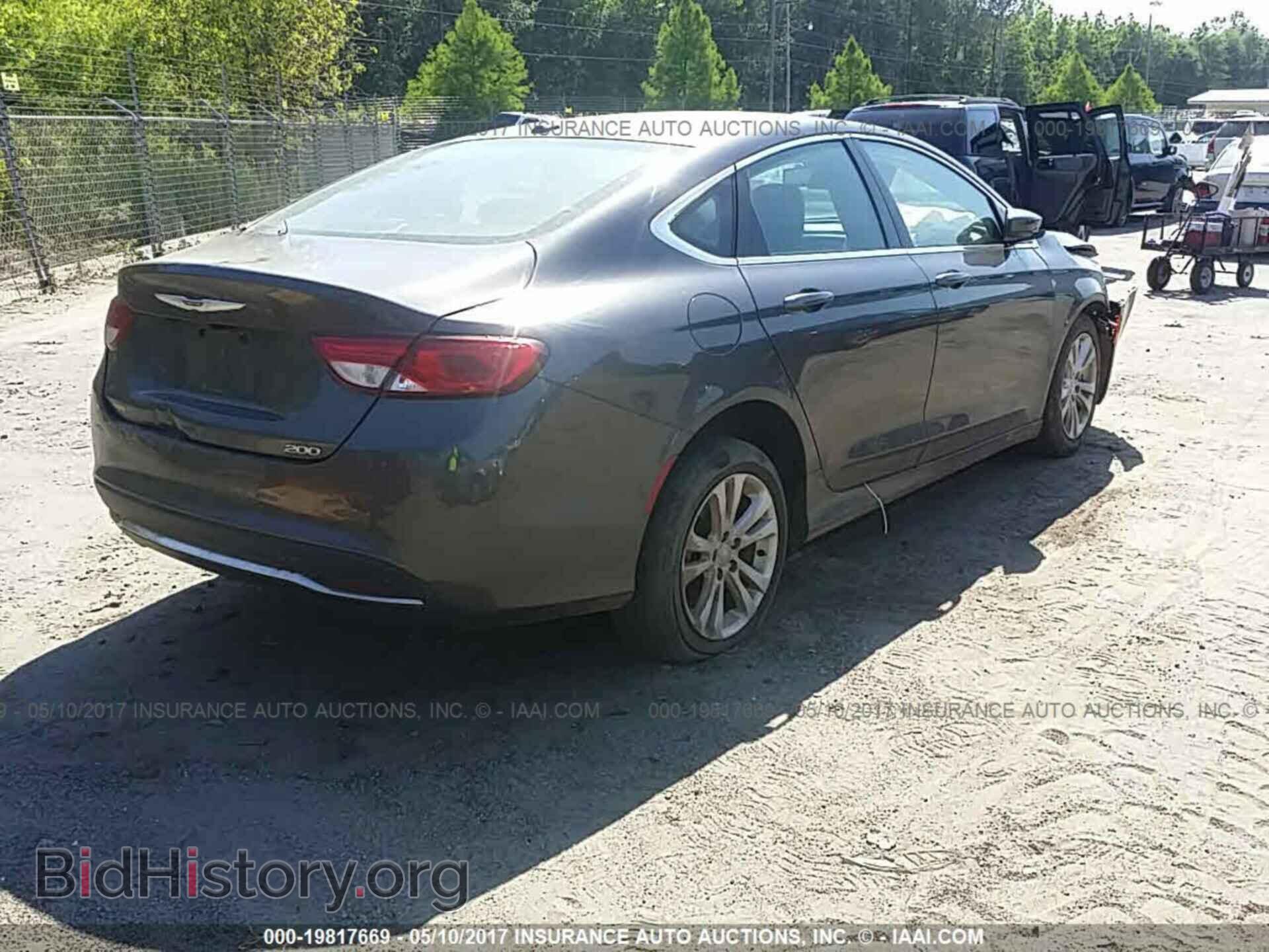 2016 Chrysler 200 - VIN: 1C3CCCAB7GN136455 - Photo 4